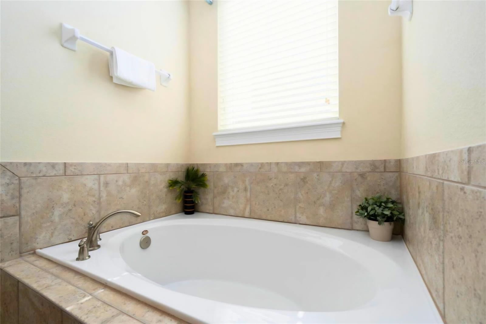 7657 WILMINGTON LOOP