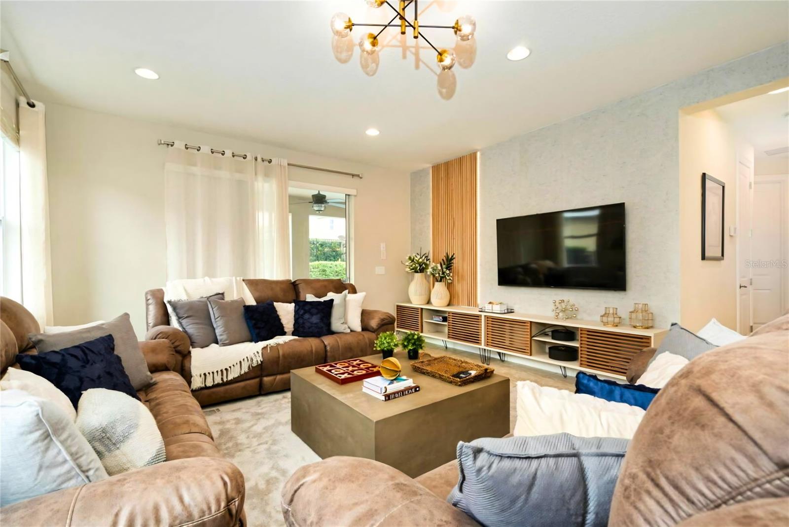 7657 WILMINGTON LOOP