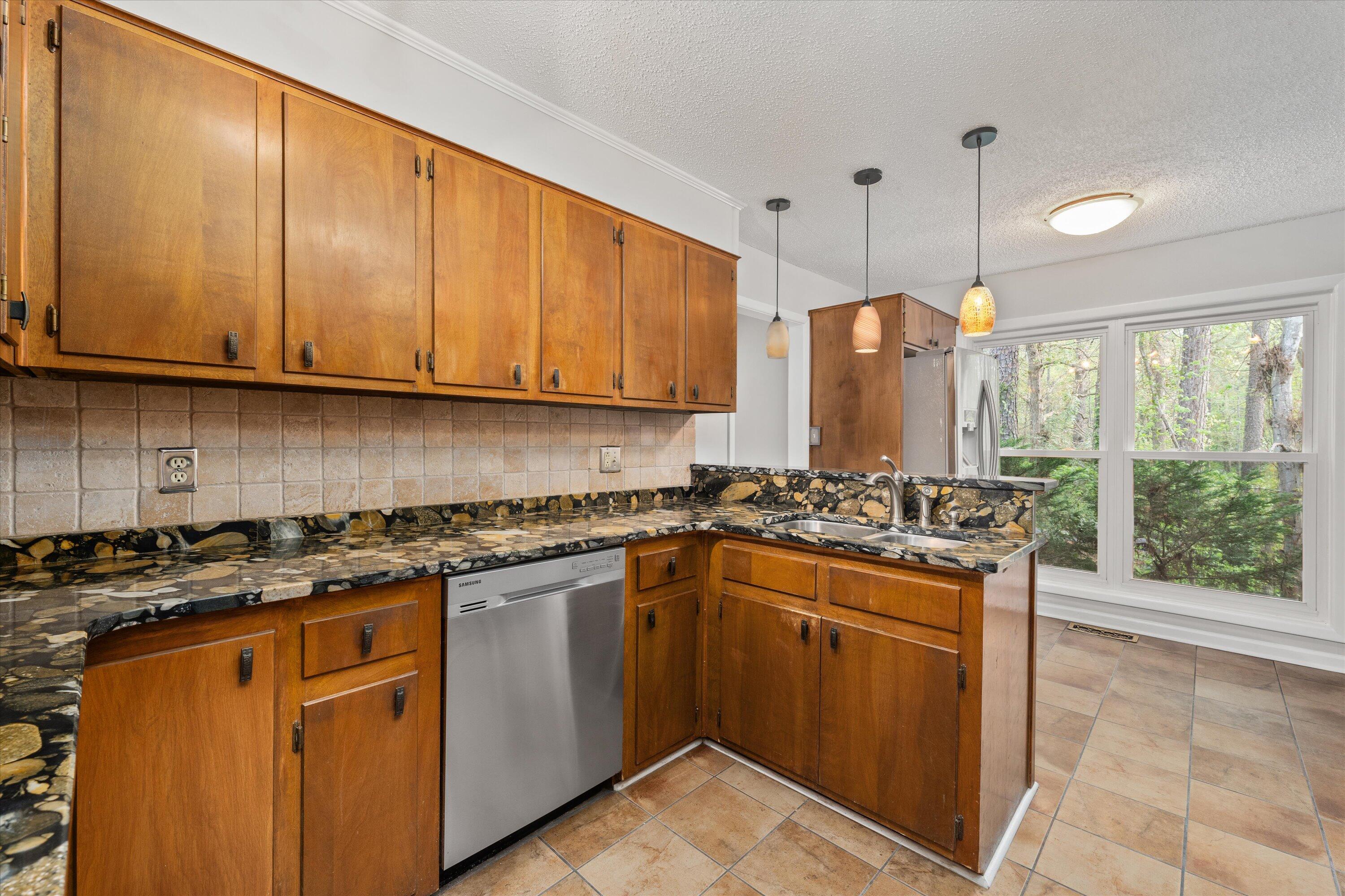 405 WAVERLY DRIVE