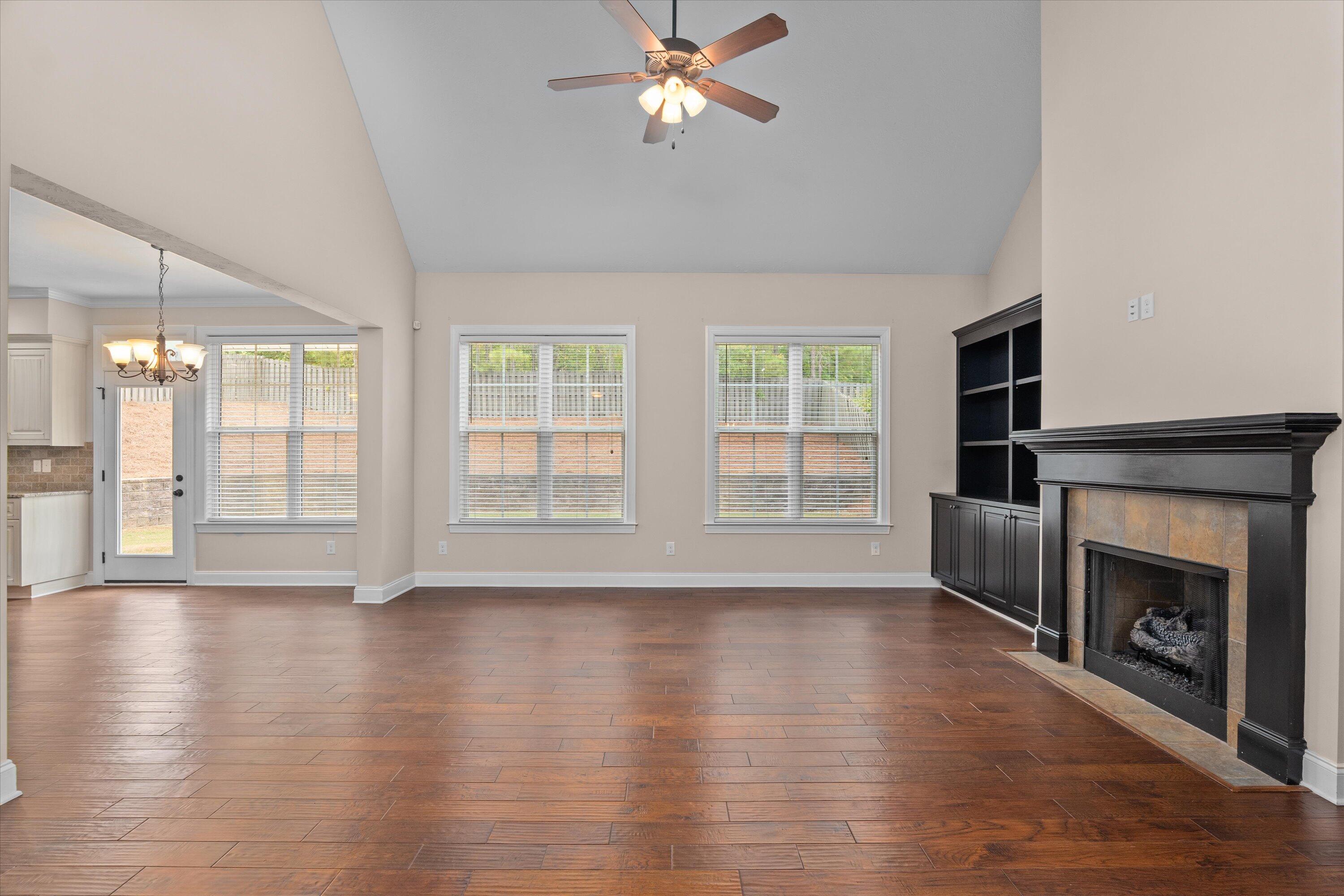 4124 DEWAAL Street