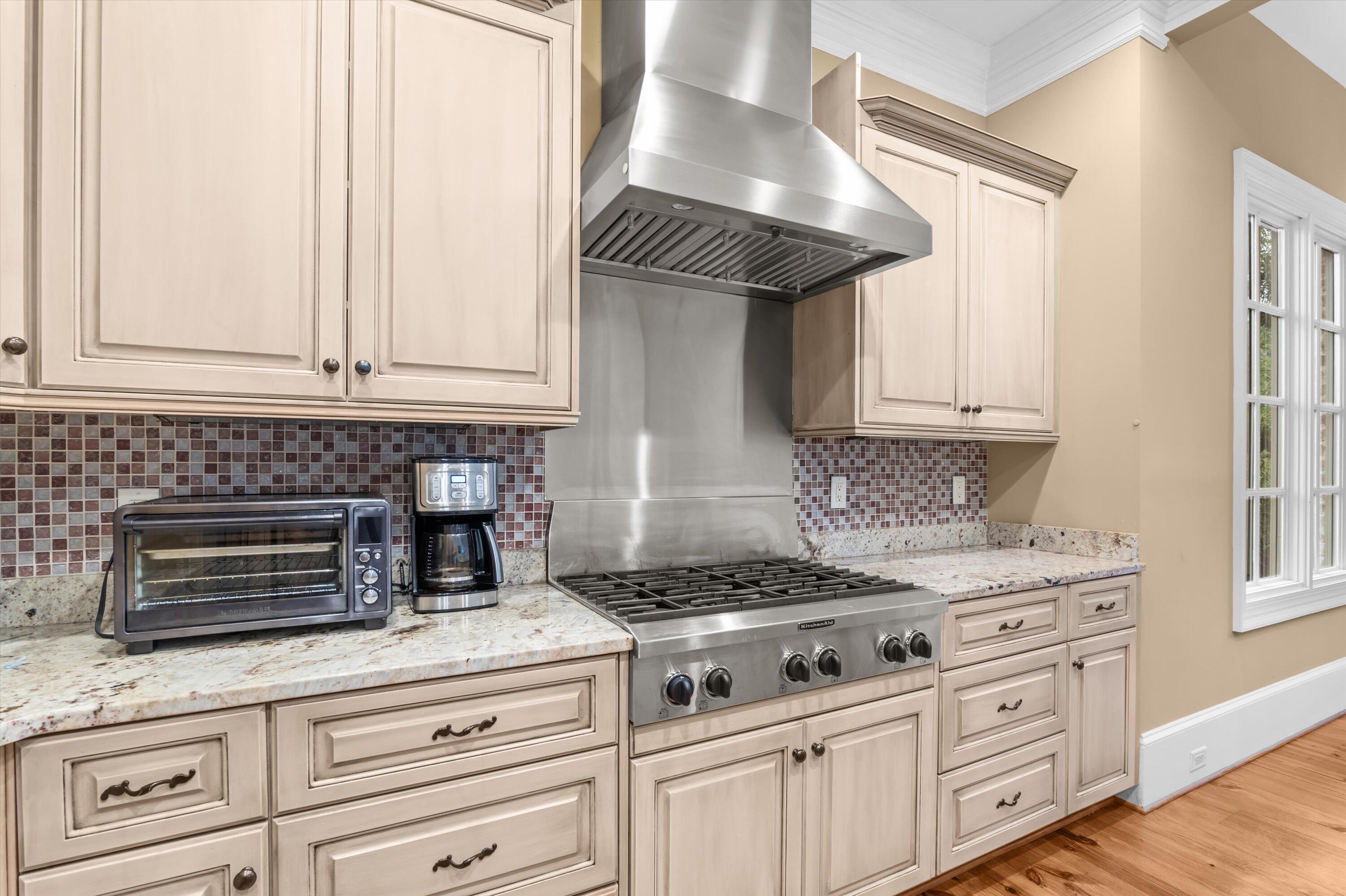 1013 Emerald Place