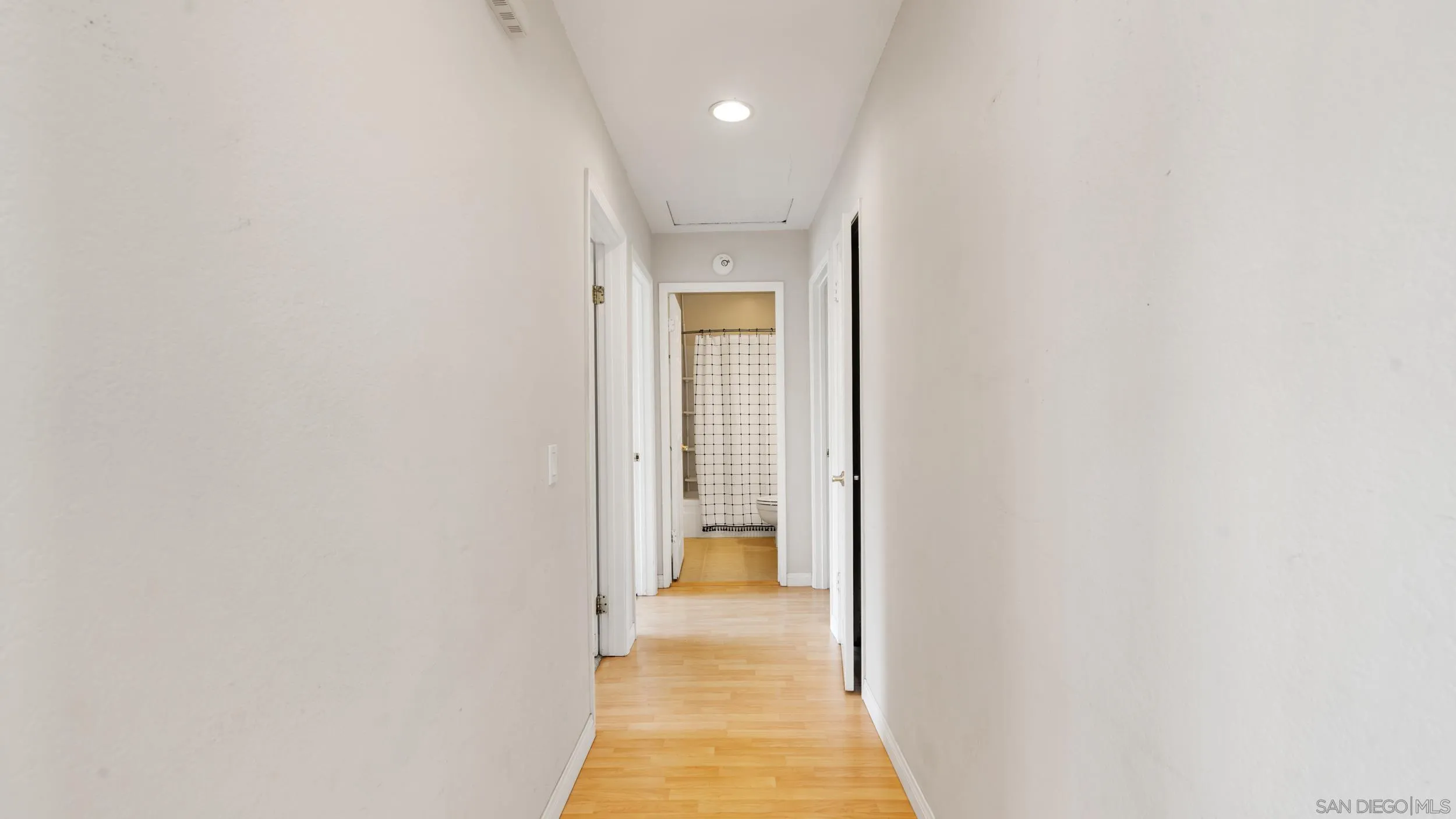 4452 Via Amable