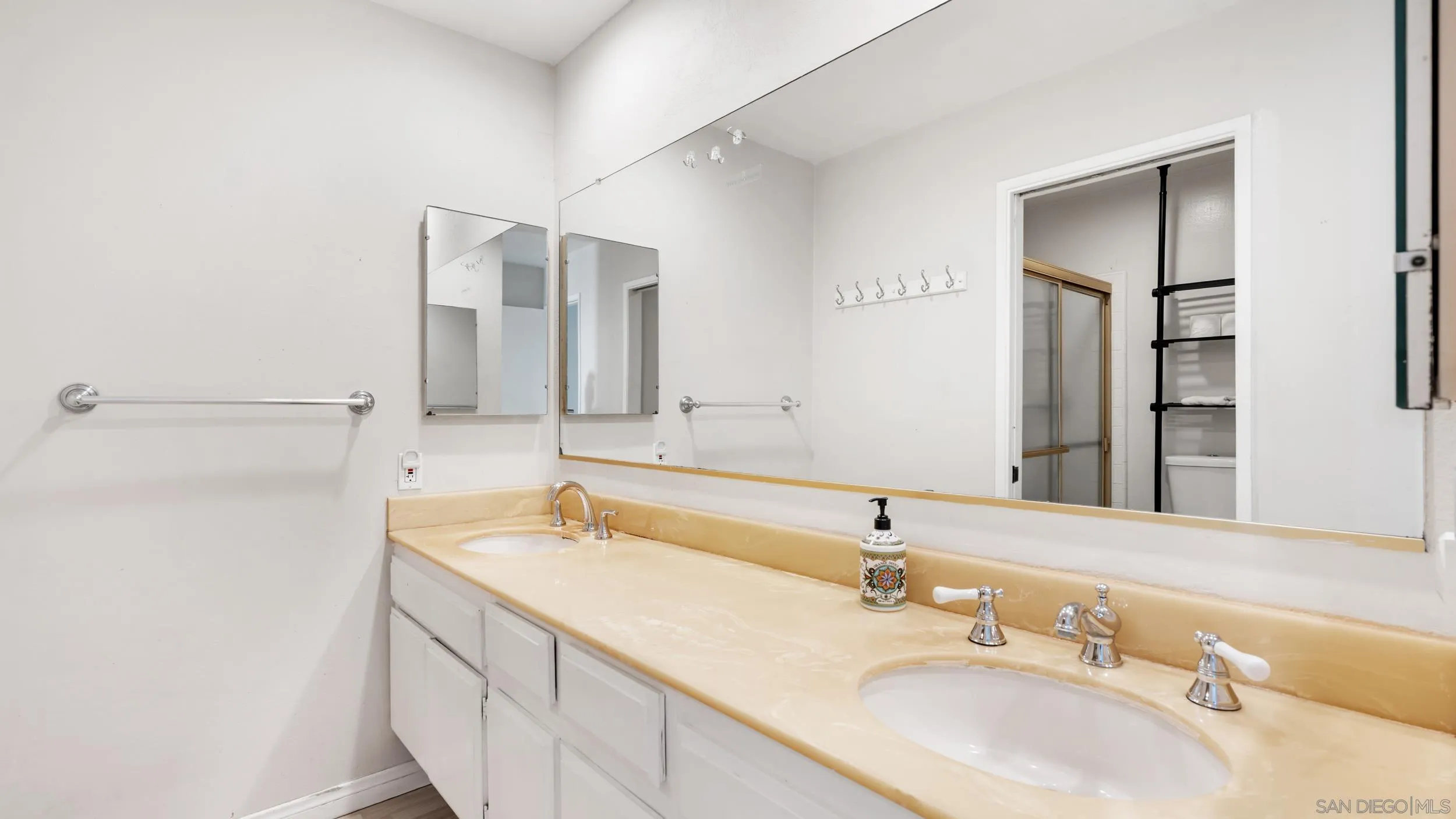 4452 Via Amable