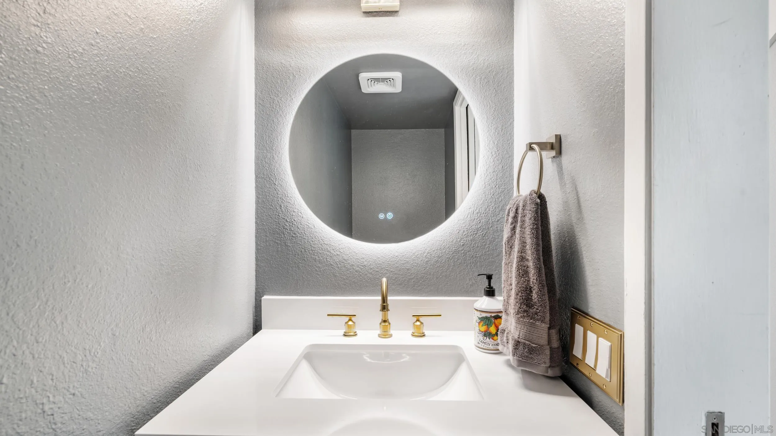 4452 Via Amable