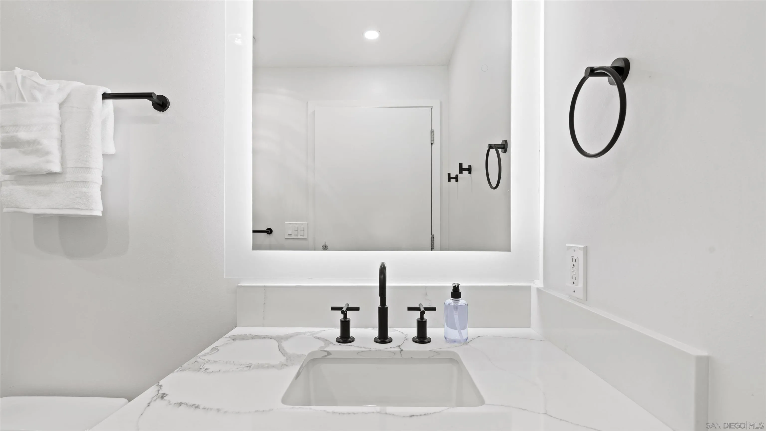 325 7th Ave Unit 215