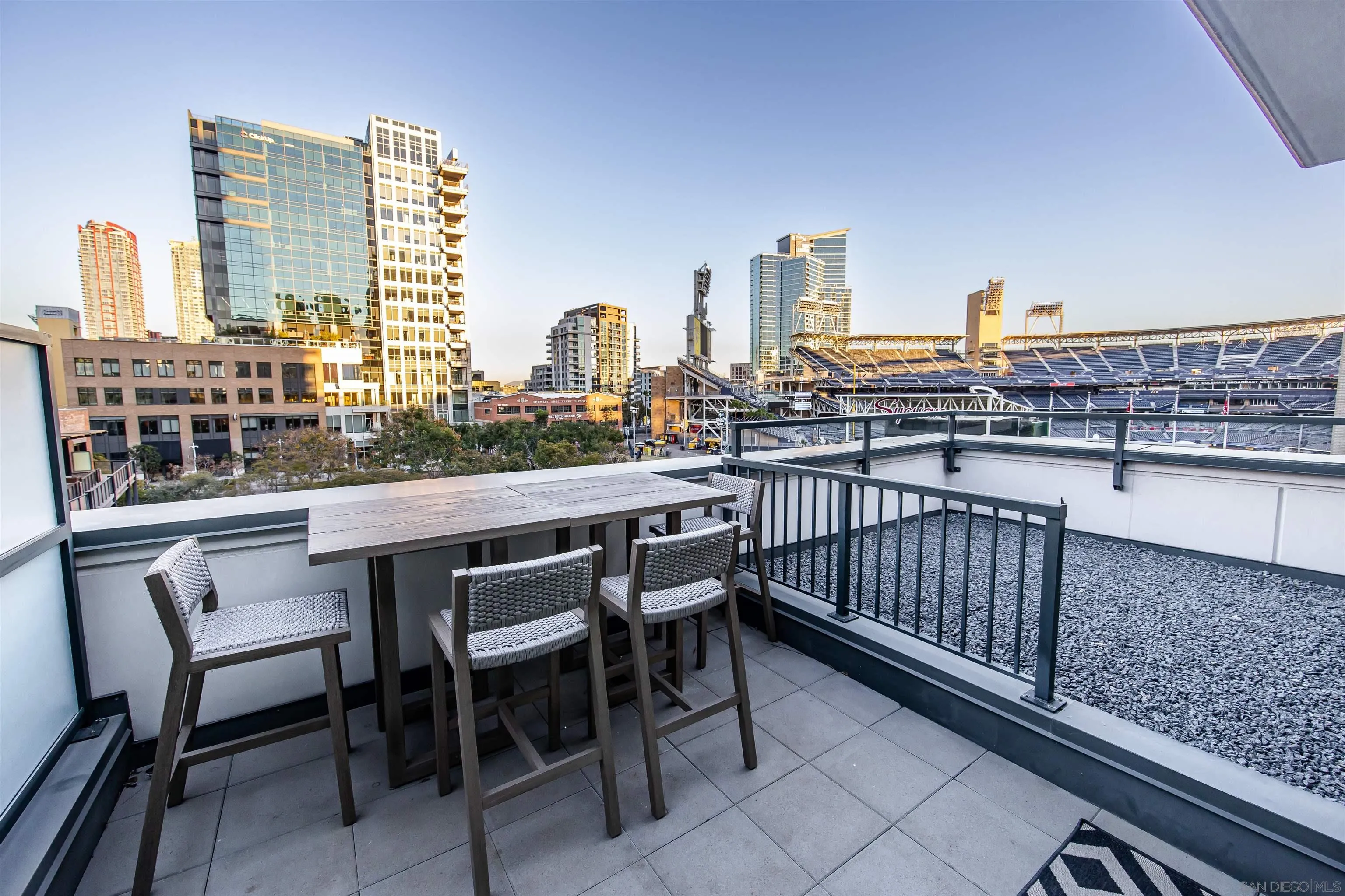 325 7th Ave Unit 215