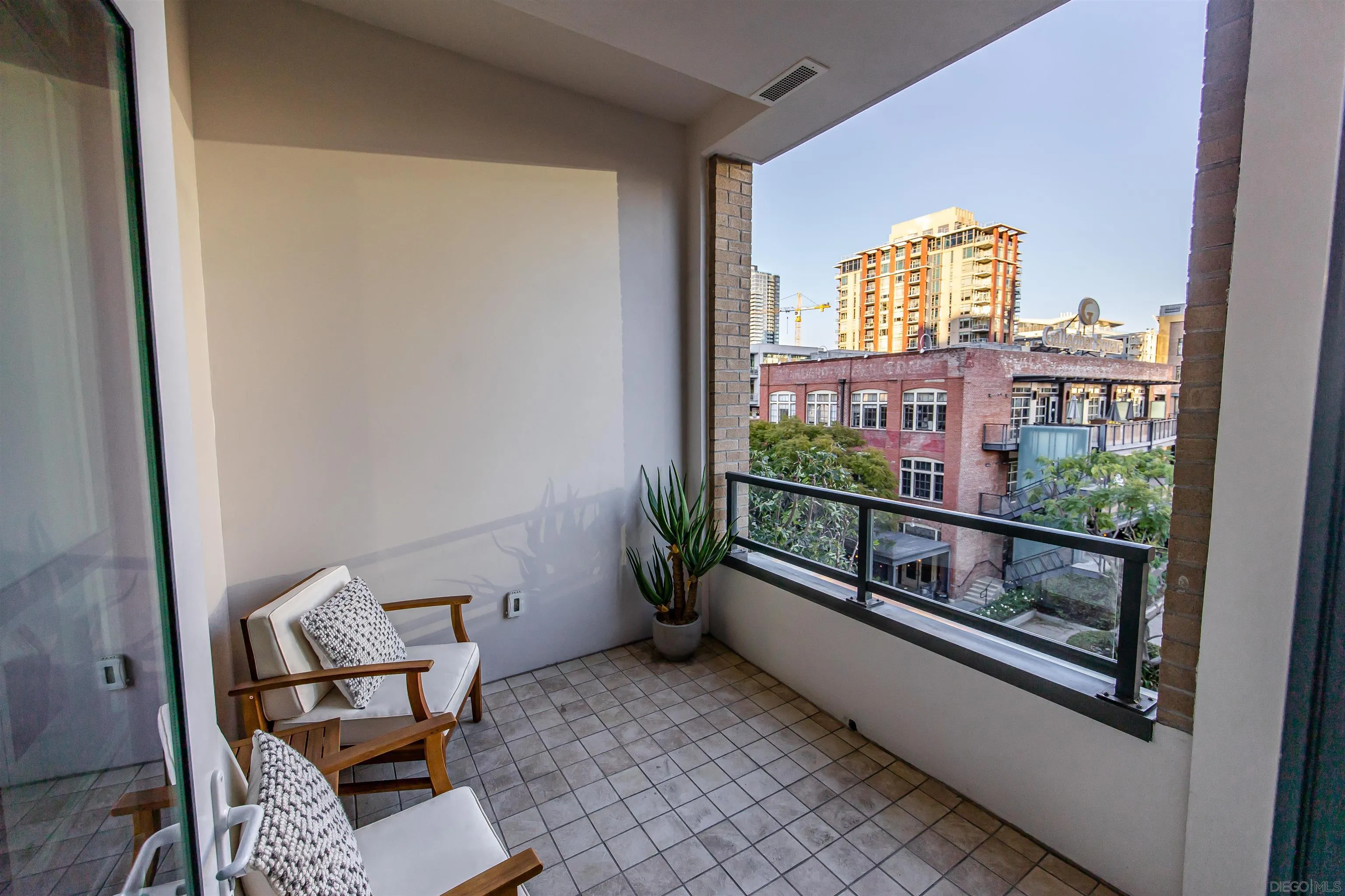 325 7th Ave Unit 215