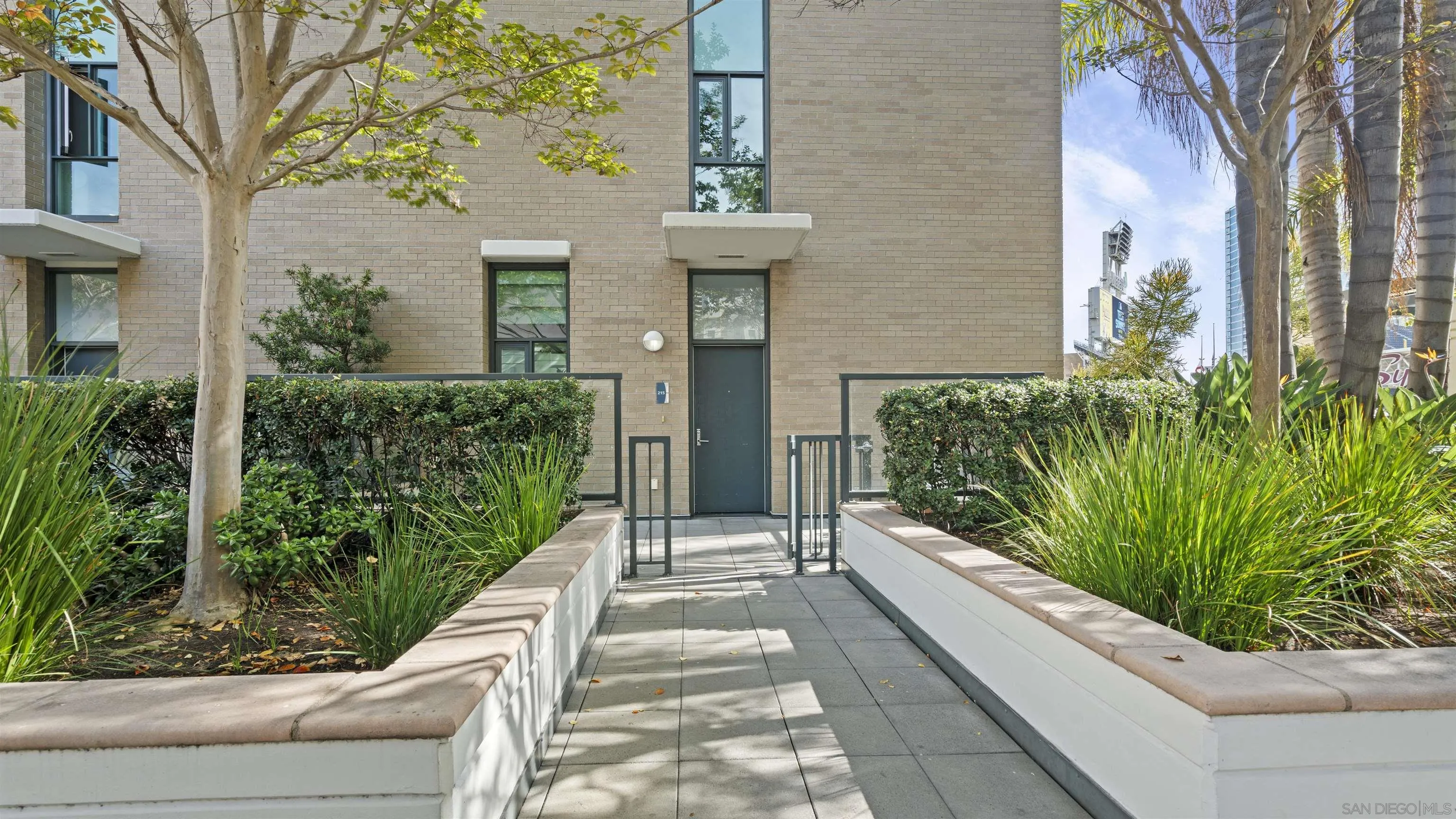 325 7th Ave Unit 215