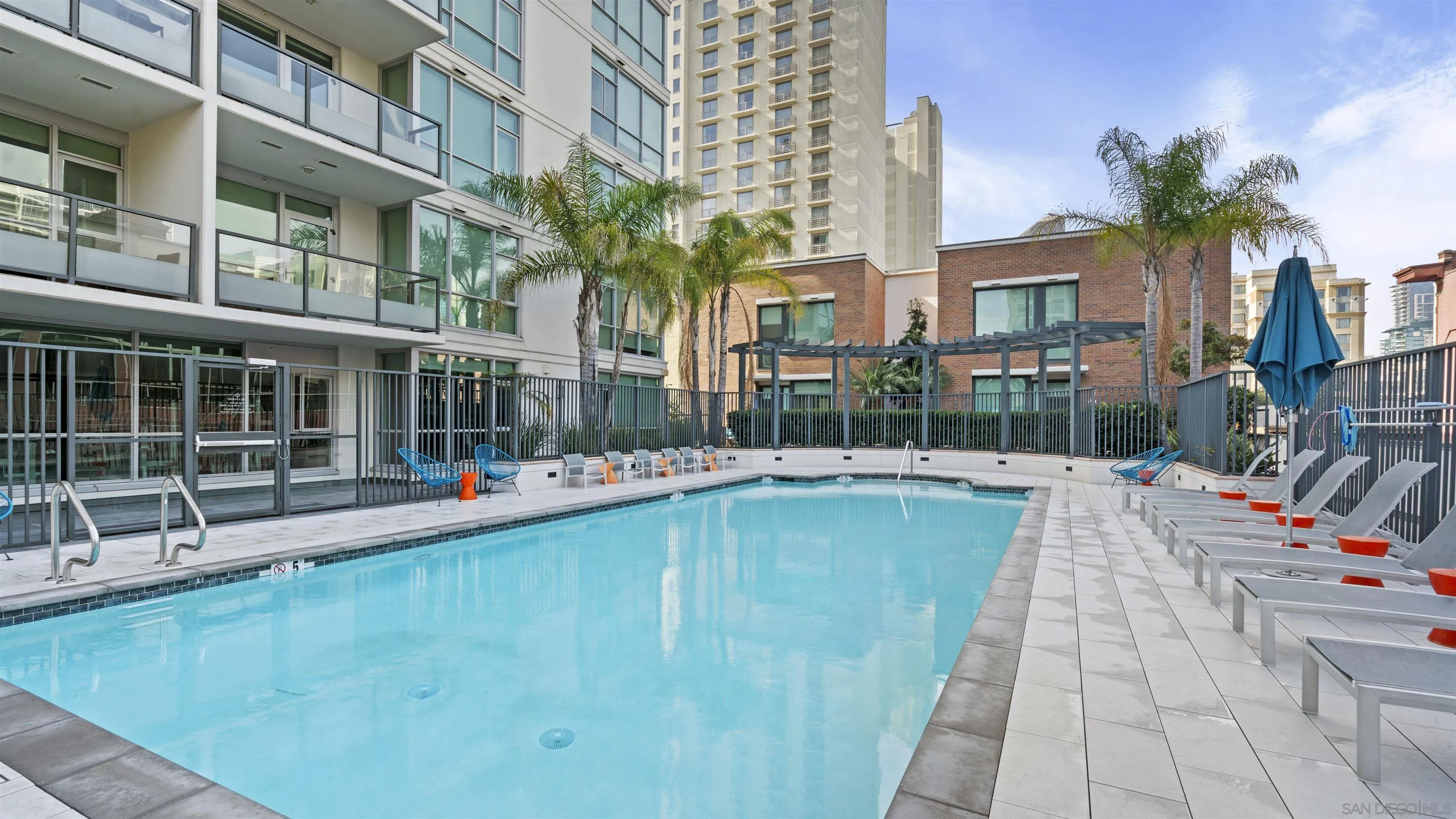 325 7th Ave Unit 215