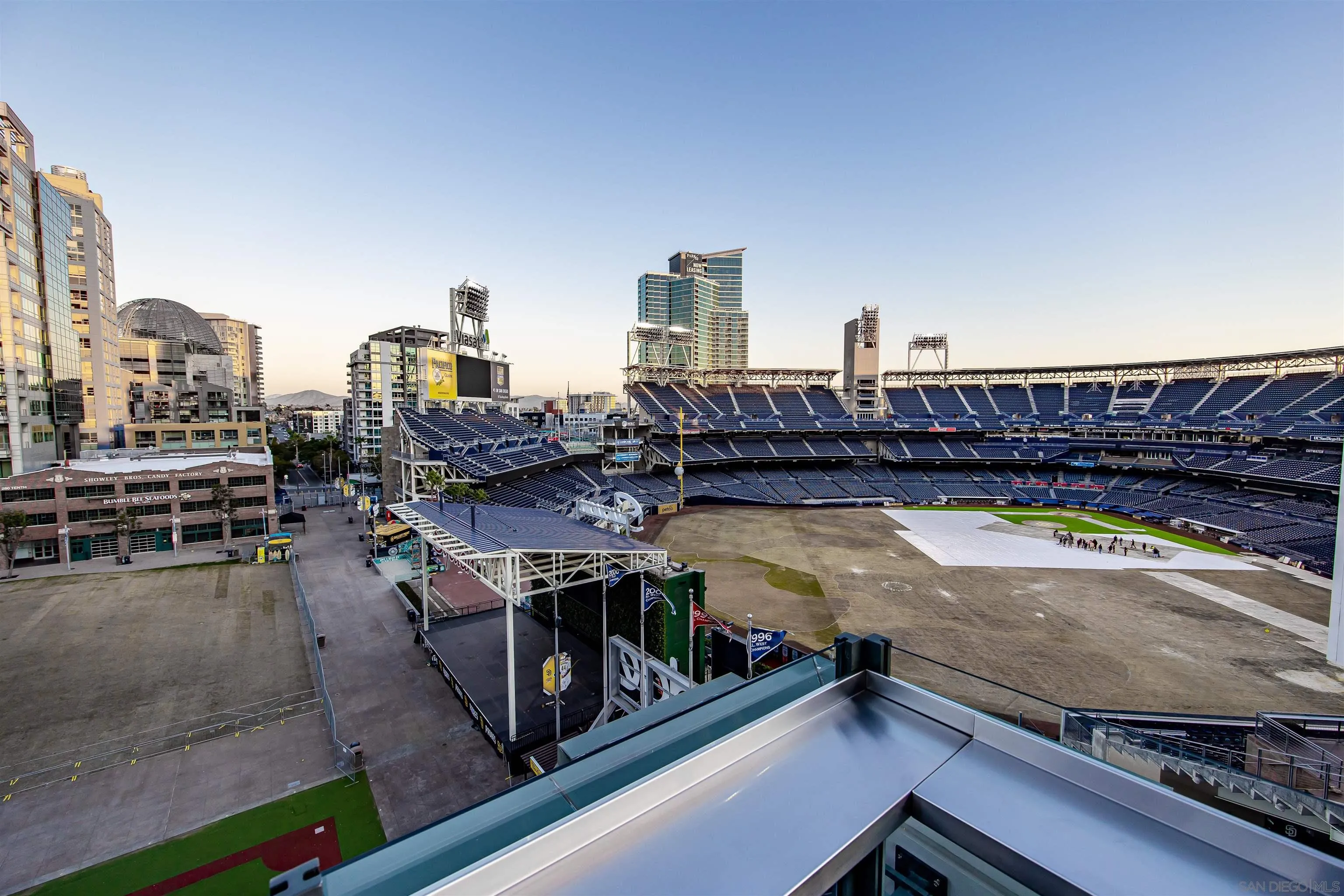 325 7th Ave Unit 215