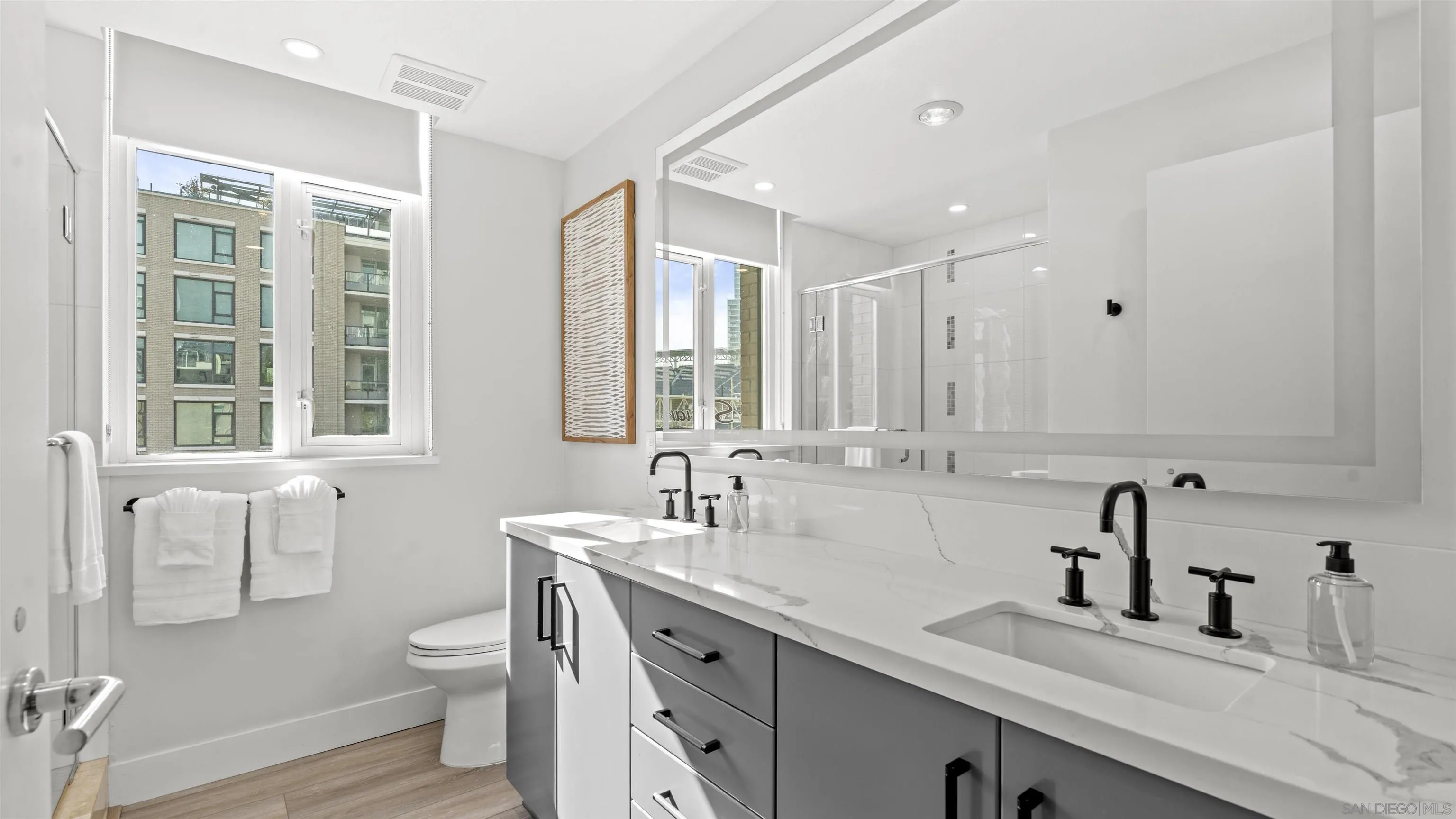 325 7th Ave Unit 215