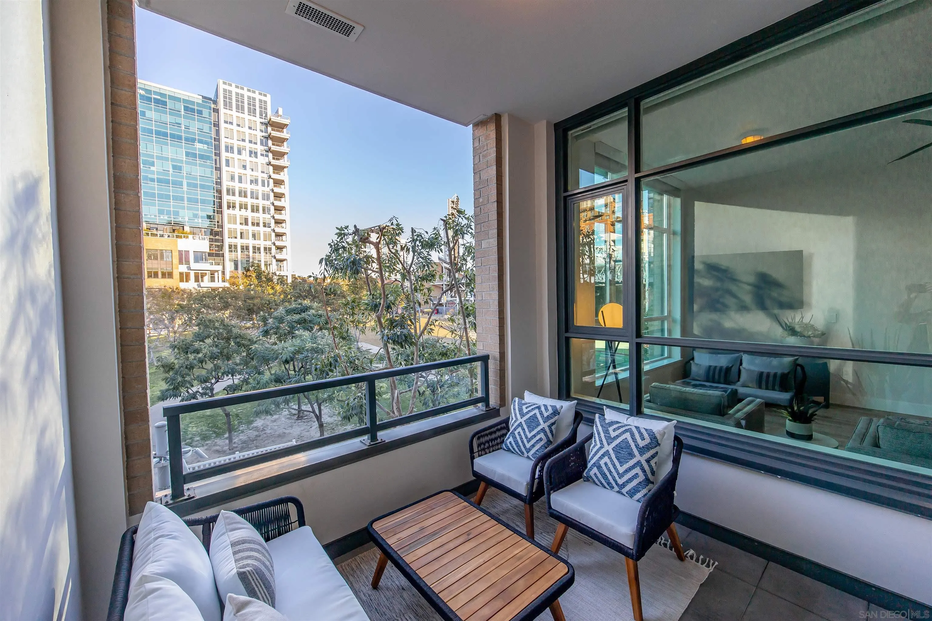 325 7th Ave Unit 215