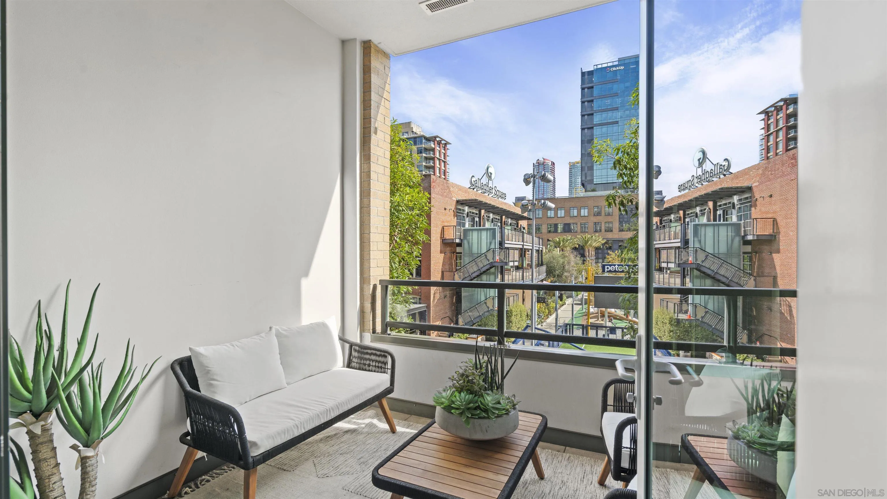 325 7th Ave Unit 215