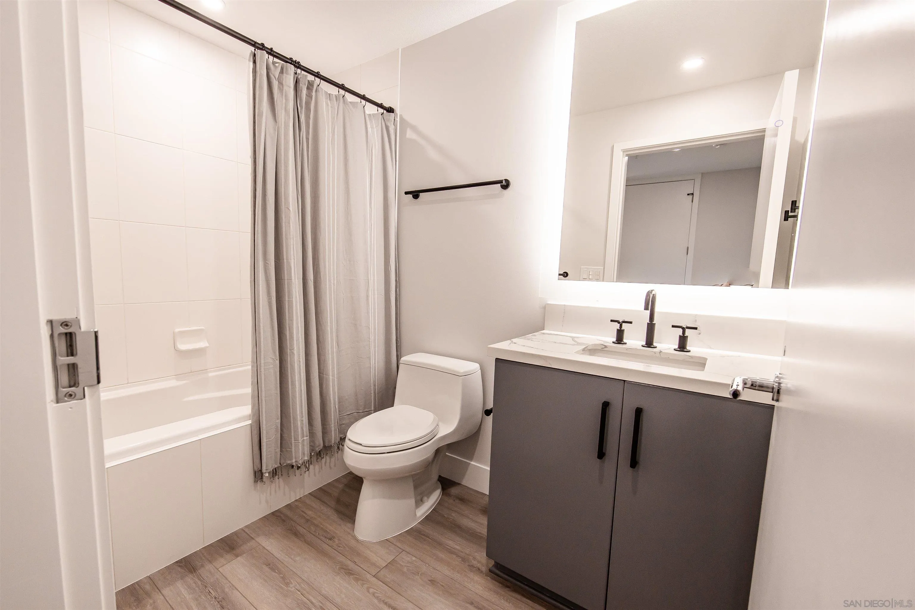 325 7th Ave Unit 215