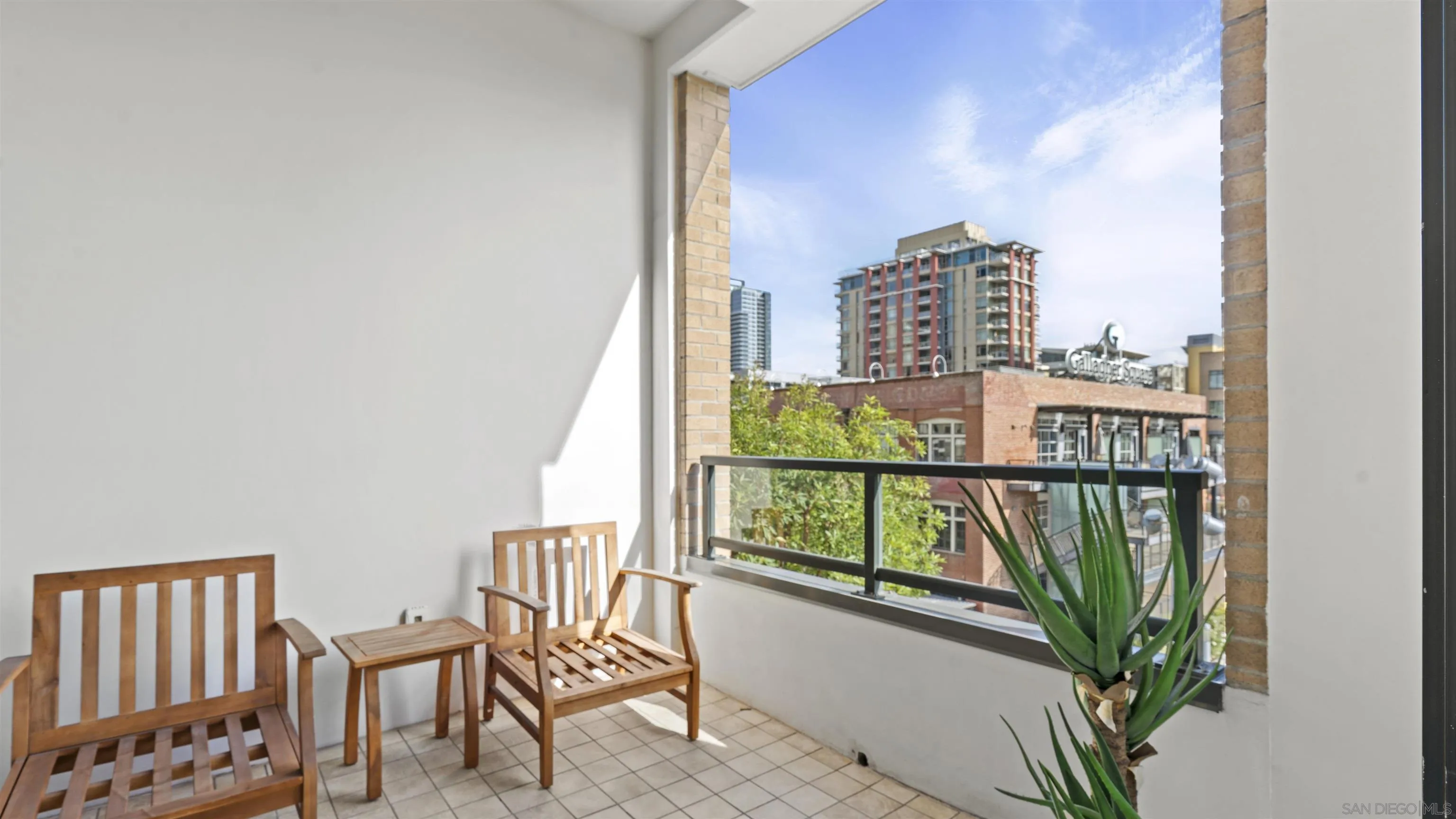 325 7th Ave Unit 215