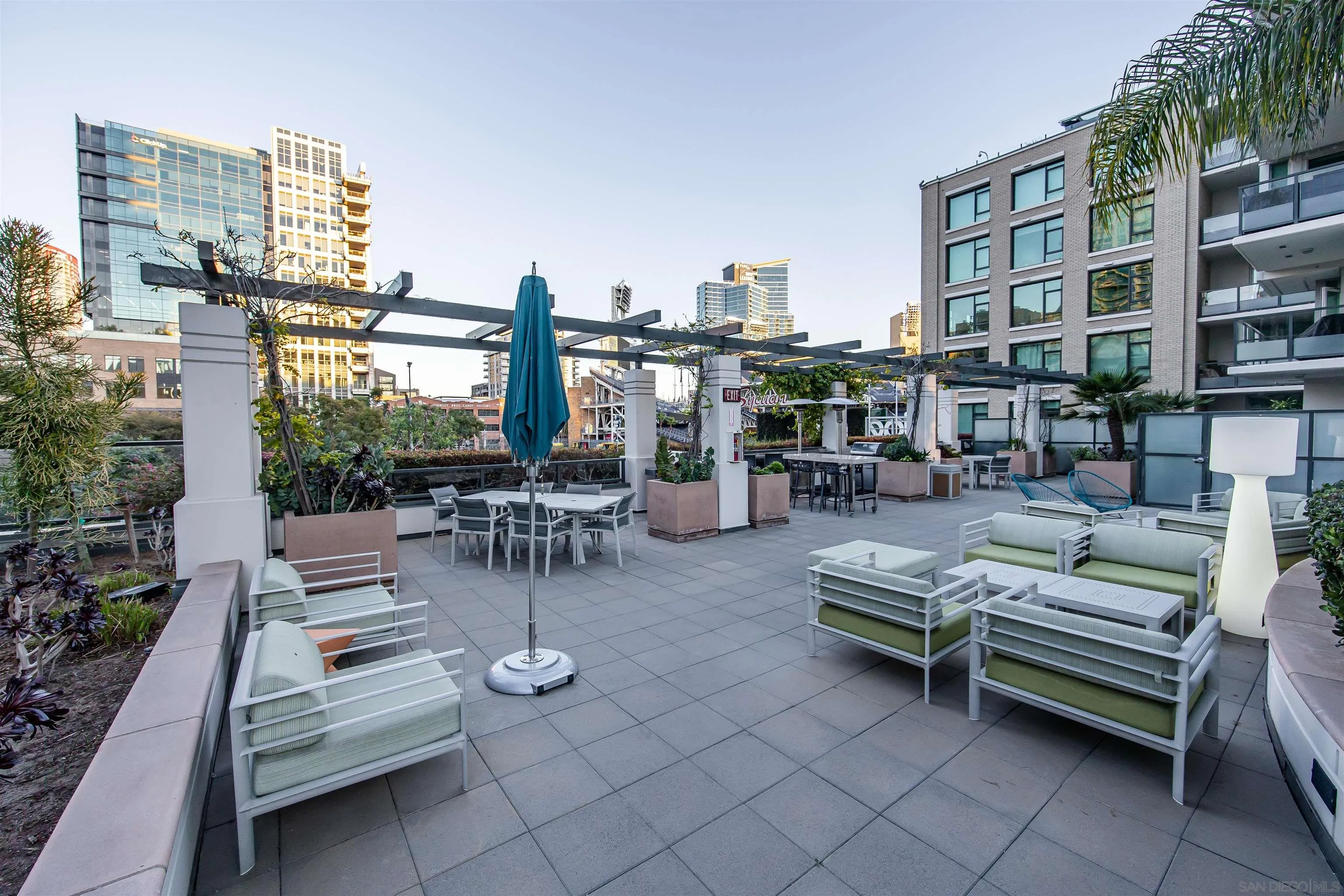 325 7th Ave Unit 215