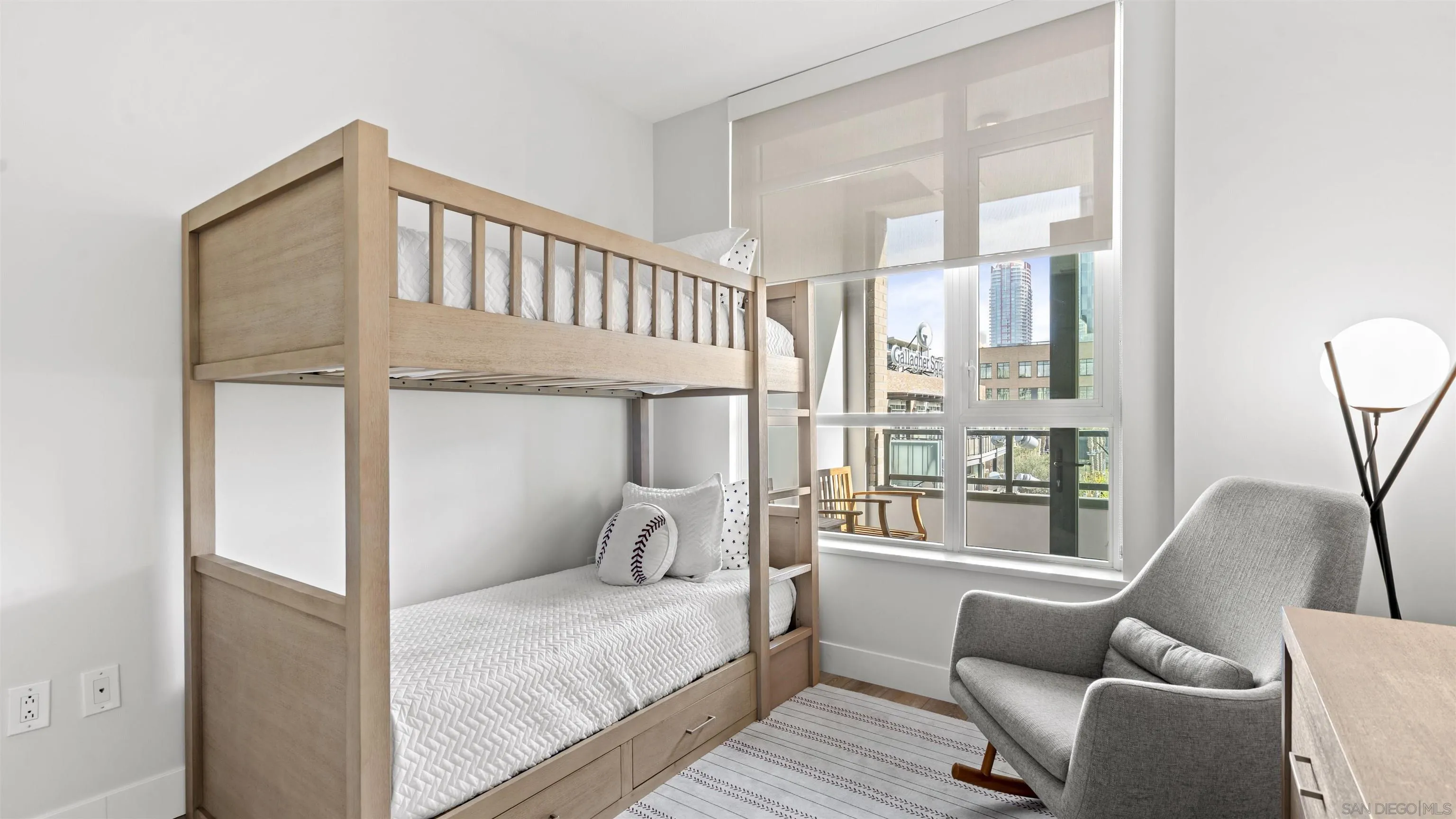 325 7th Ave Unit 215