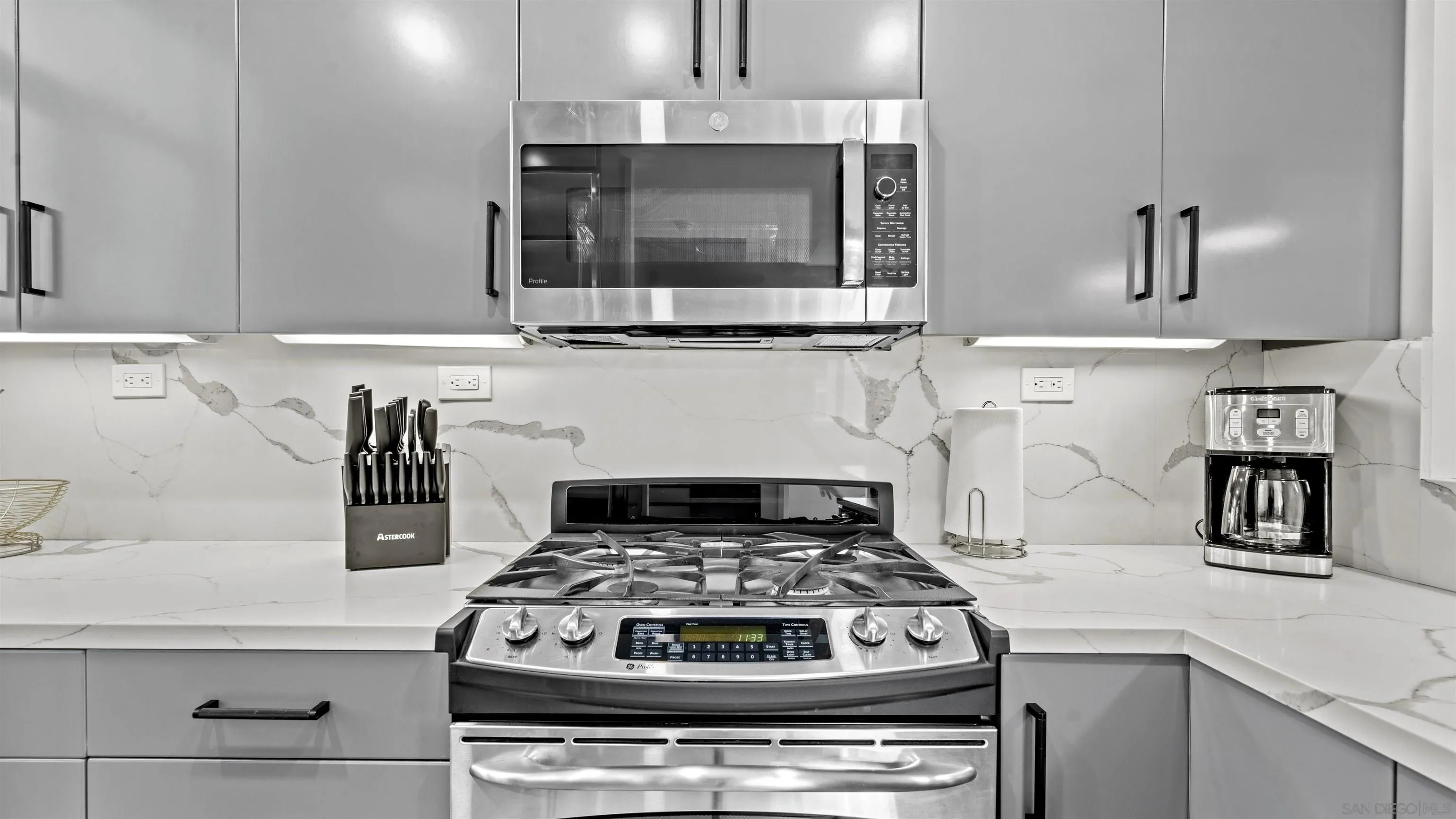 325 7th Ave Unit 215