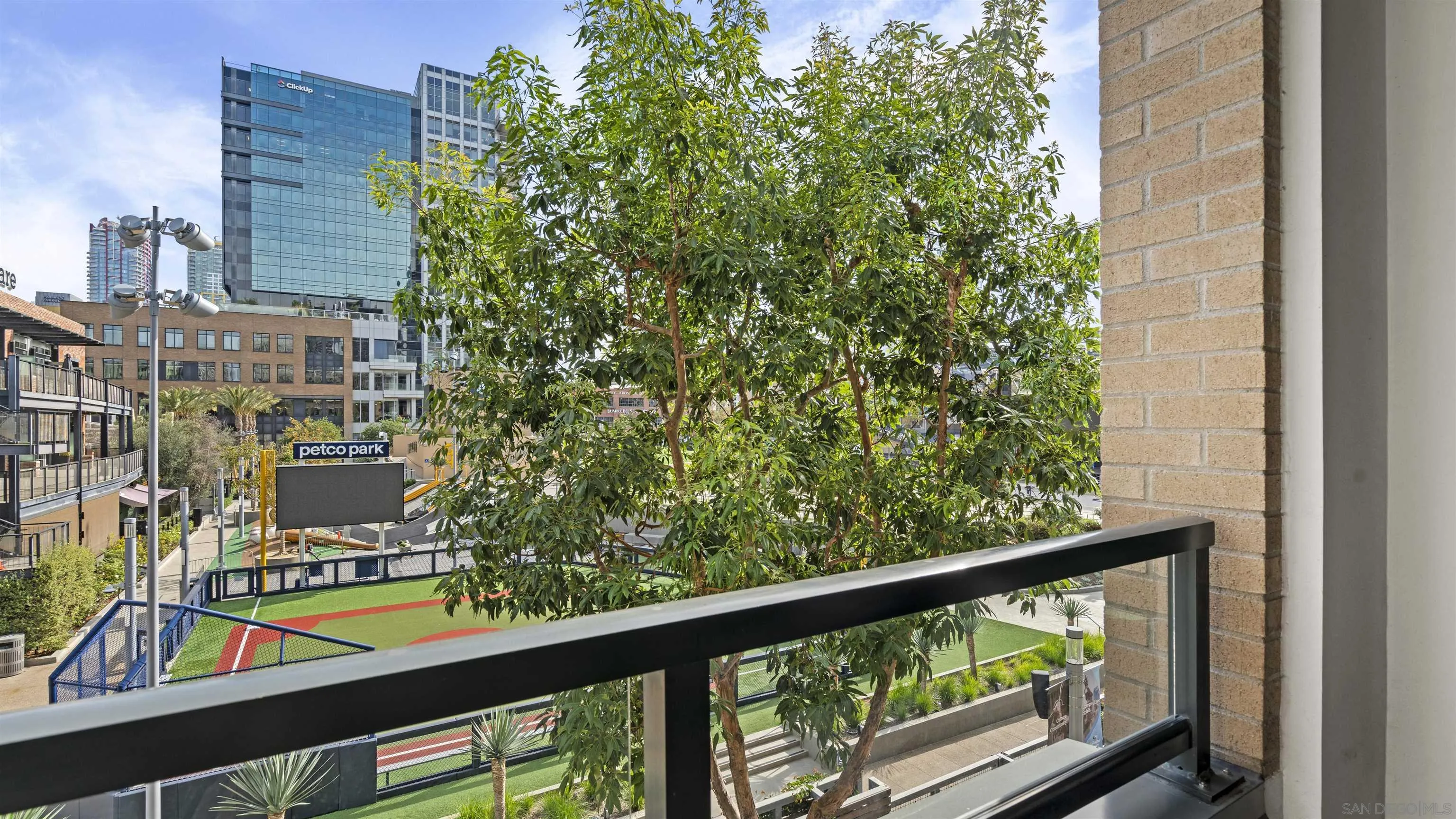 325 7th Ave Unit 215