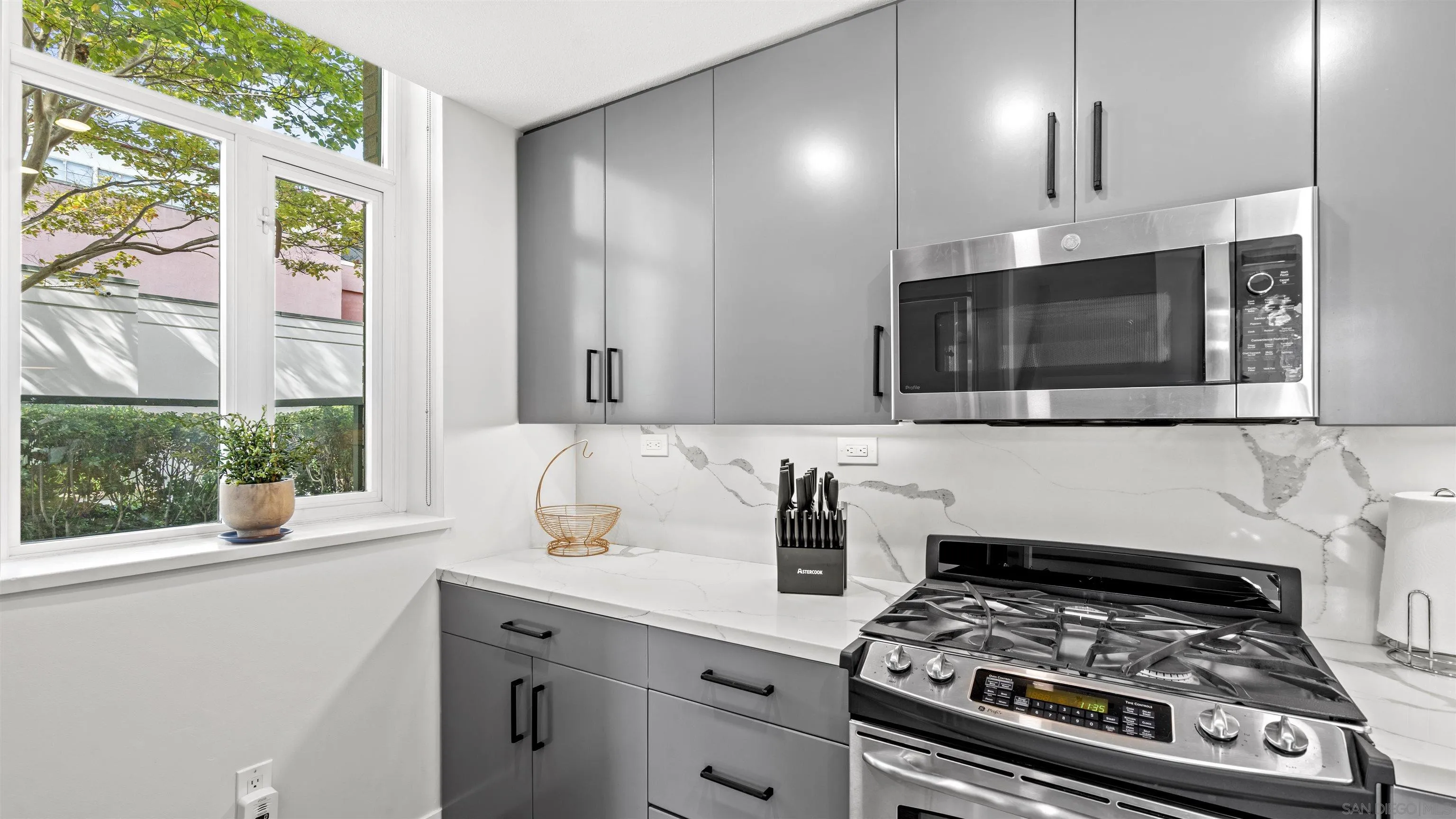 325 7th Ave Unit 215