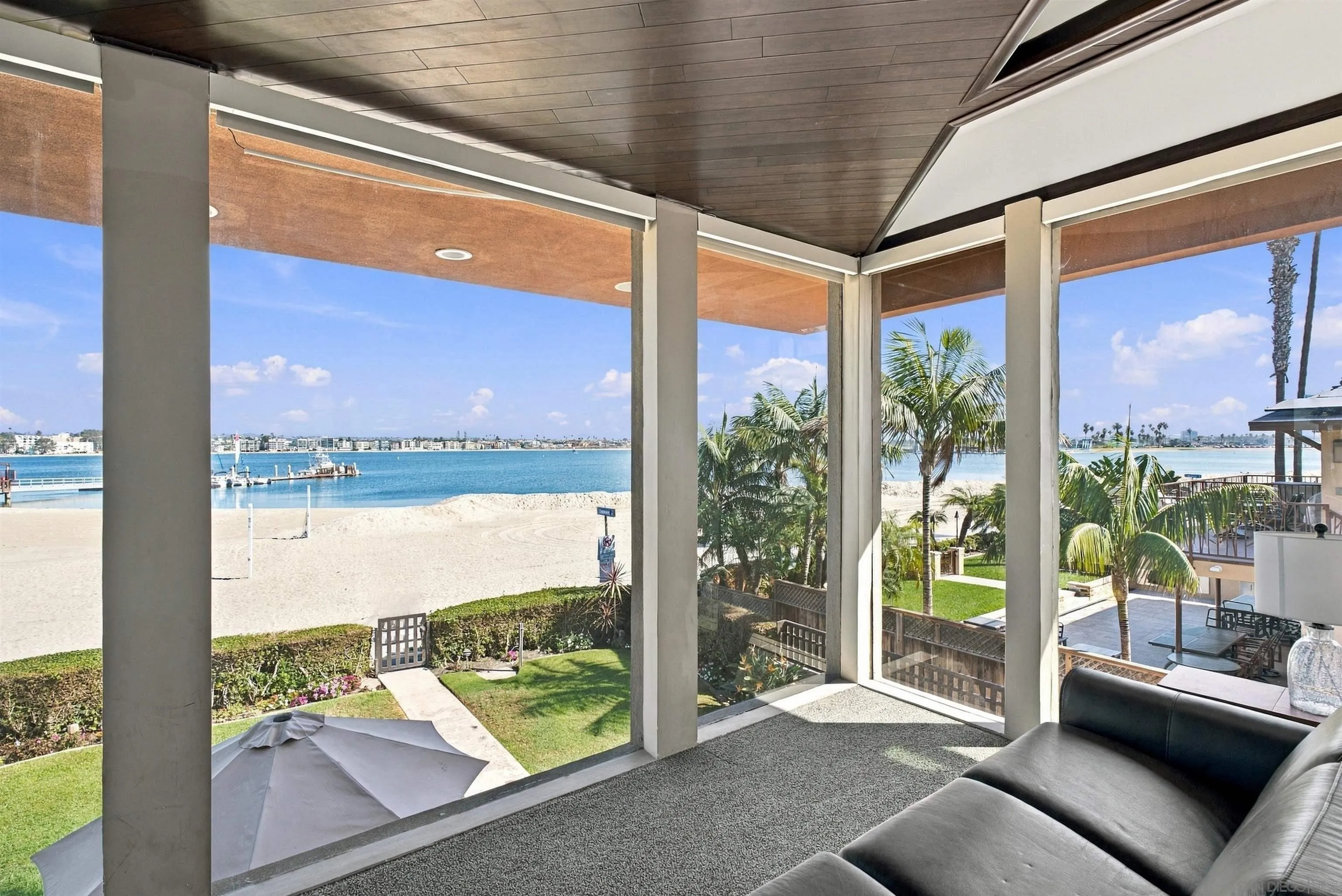 3958-60 Bayside Walk