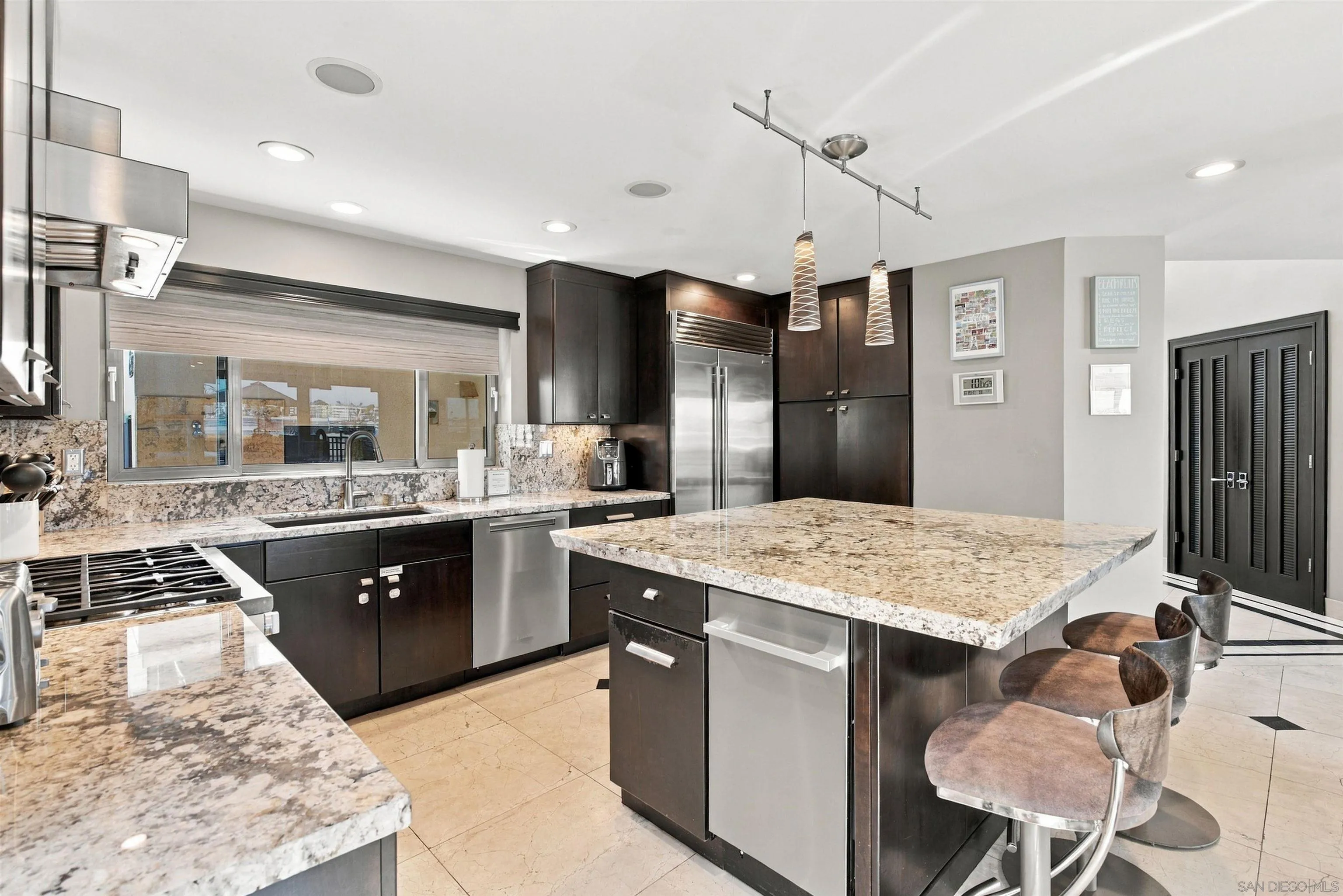 3958-60 Bayside Walk