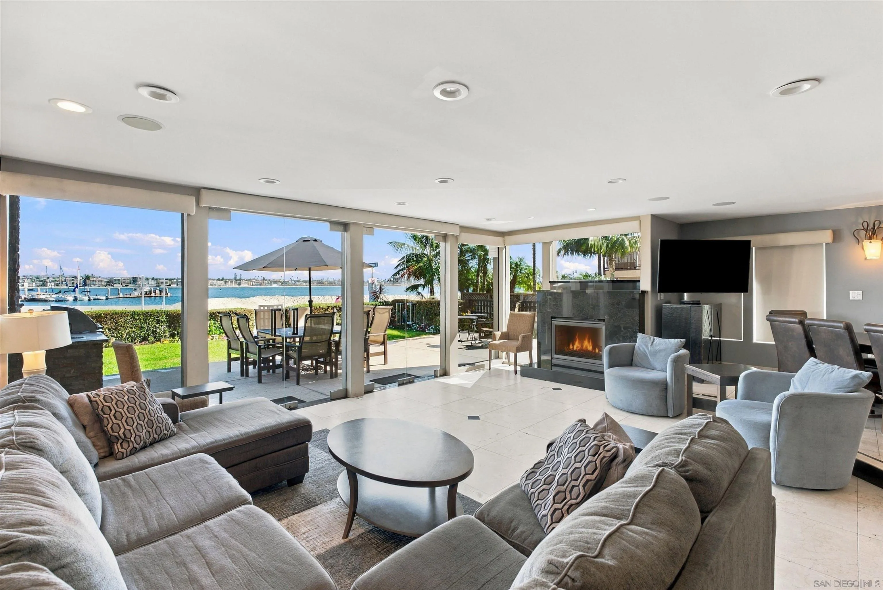 3958-60 Bayside Walk