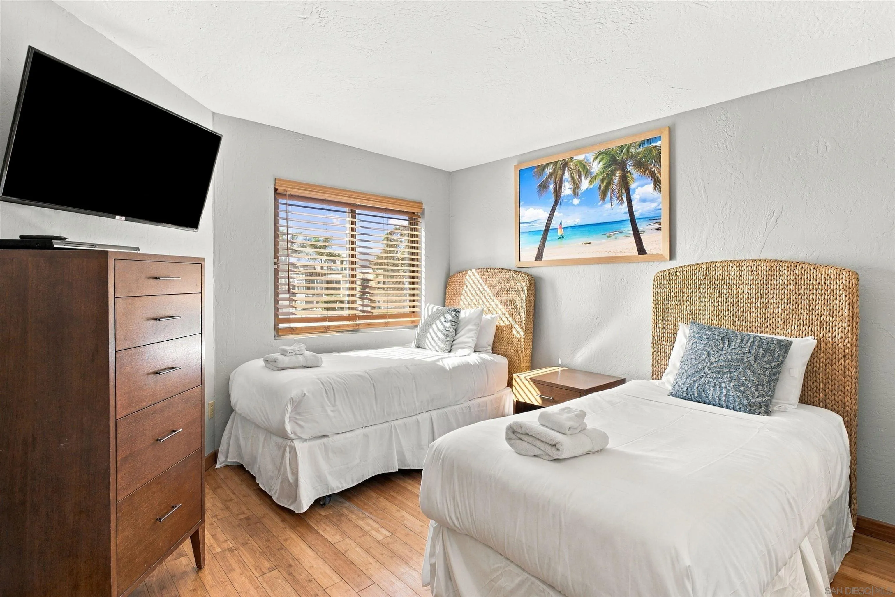 3958-60 Bayside Walk
