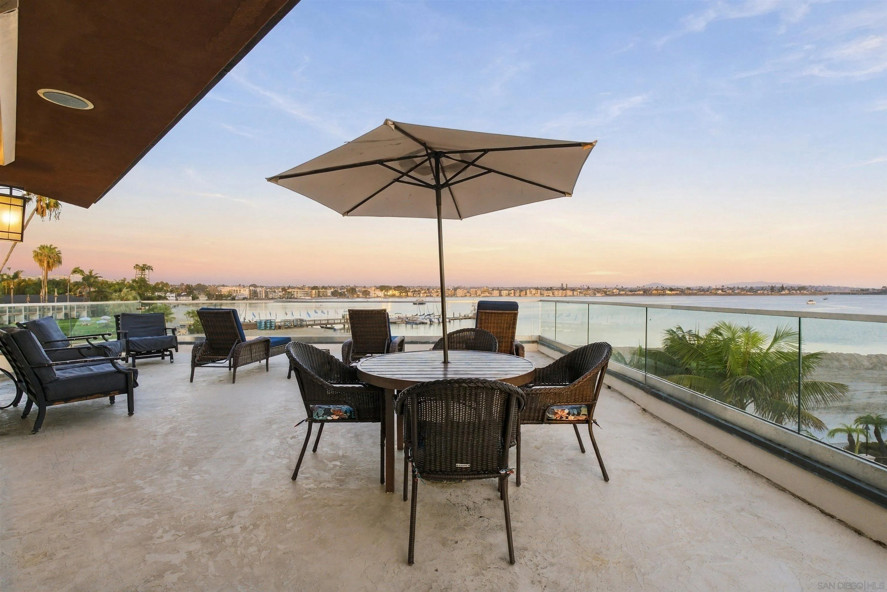 3958-60 Bayside Walk