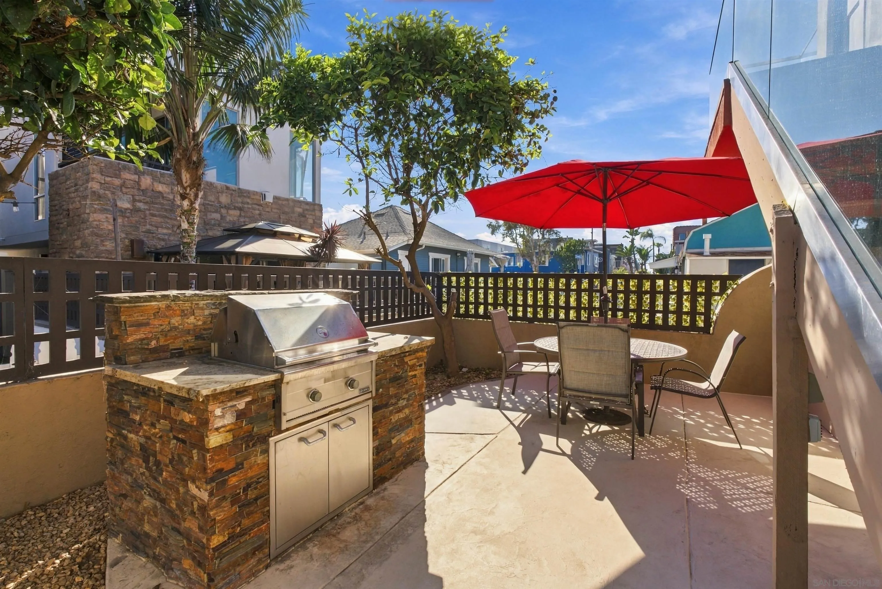 3958-60 Bayside Walk