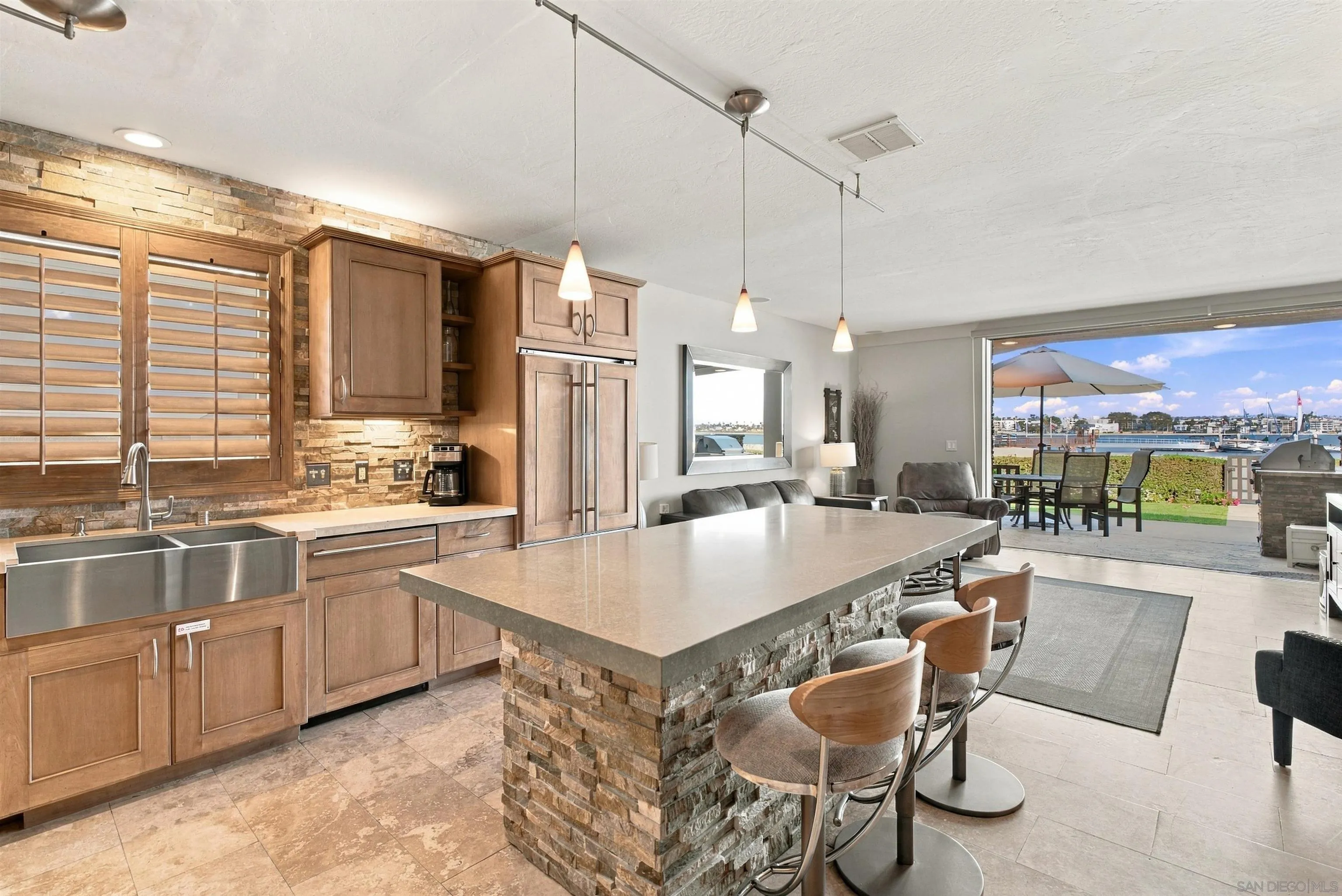 3958-60 Bayside Walk