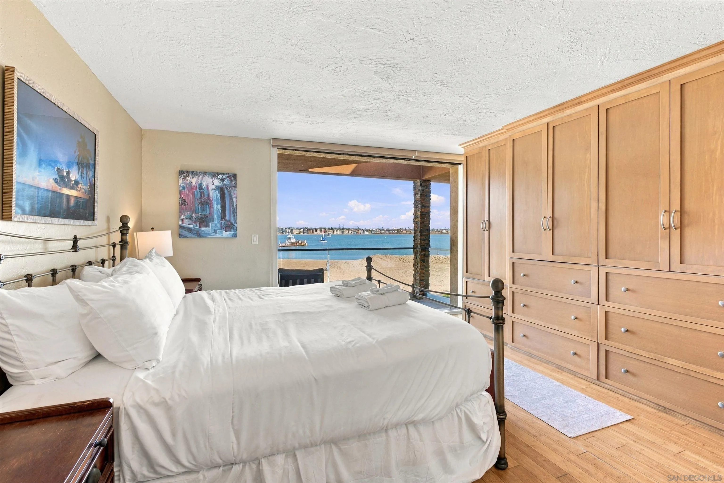 3958-60 Bayside Walk