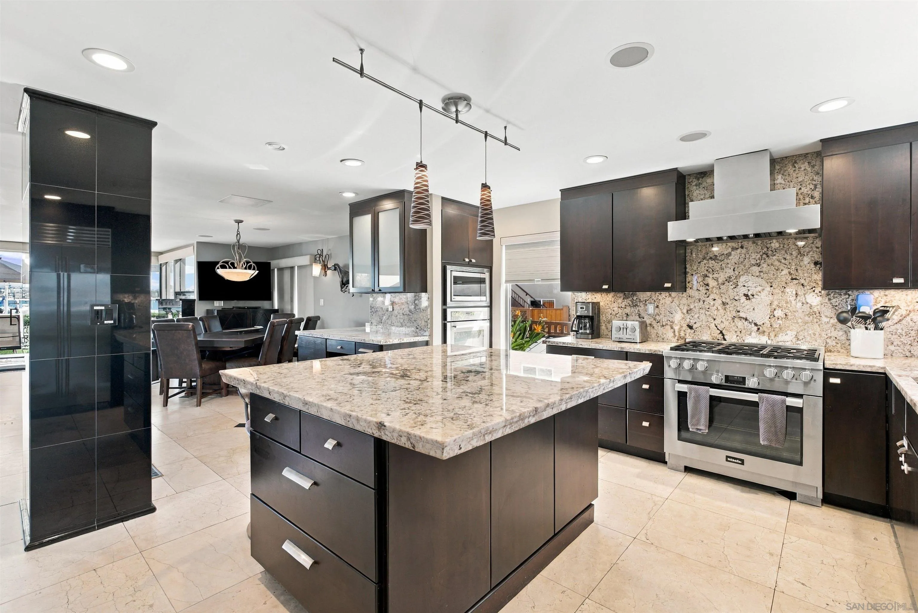 3958-60 Bayside Walk