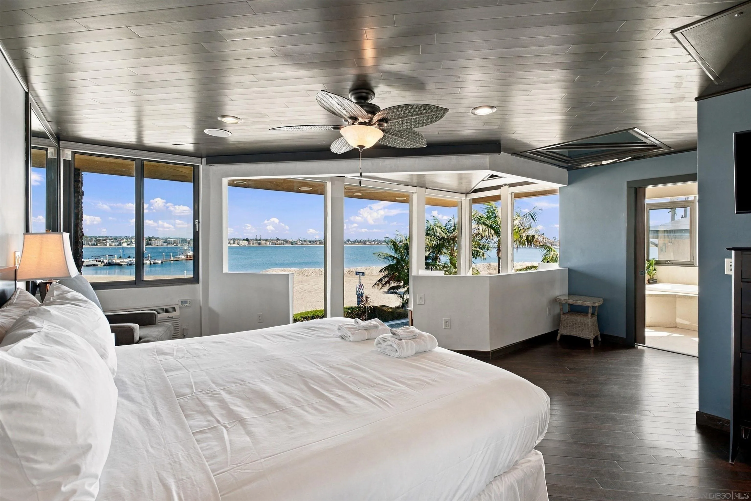 3958-60 Bayside Walk
