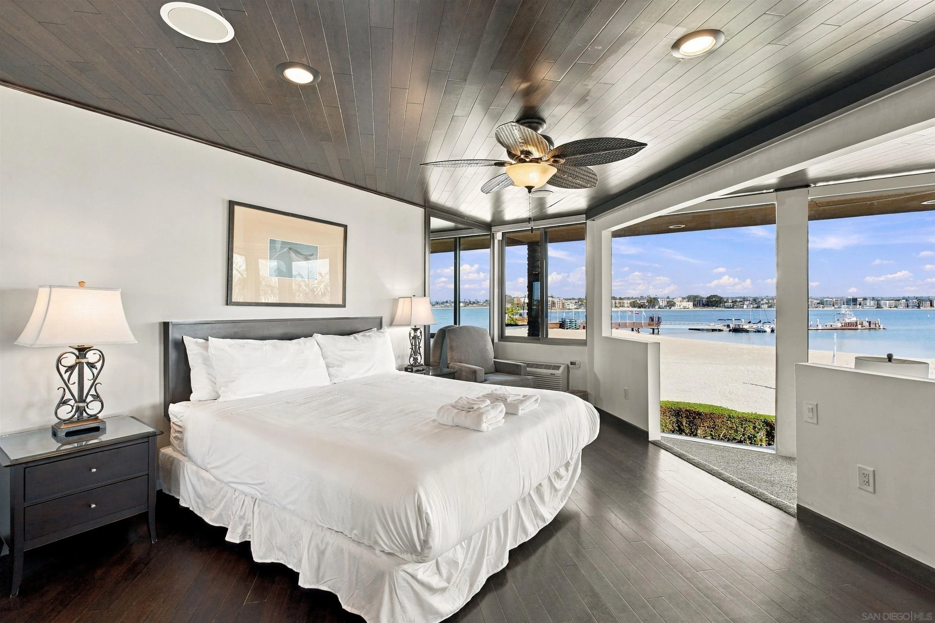 3958-60 Bayside Walk