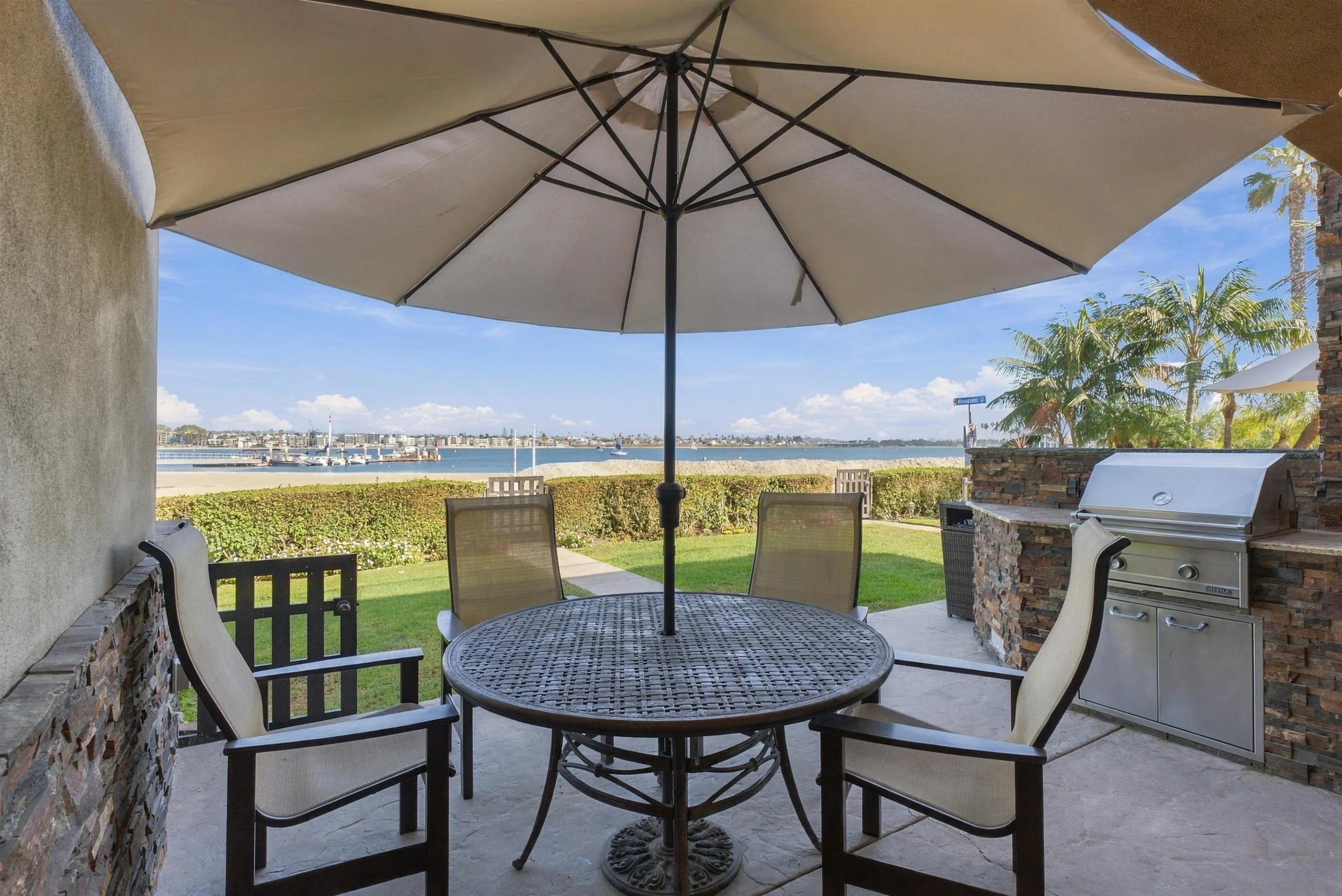 3958-60 Bayside Walk