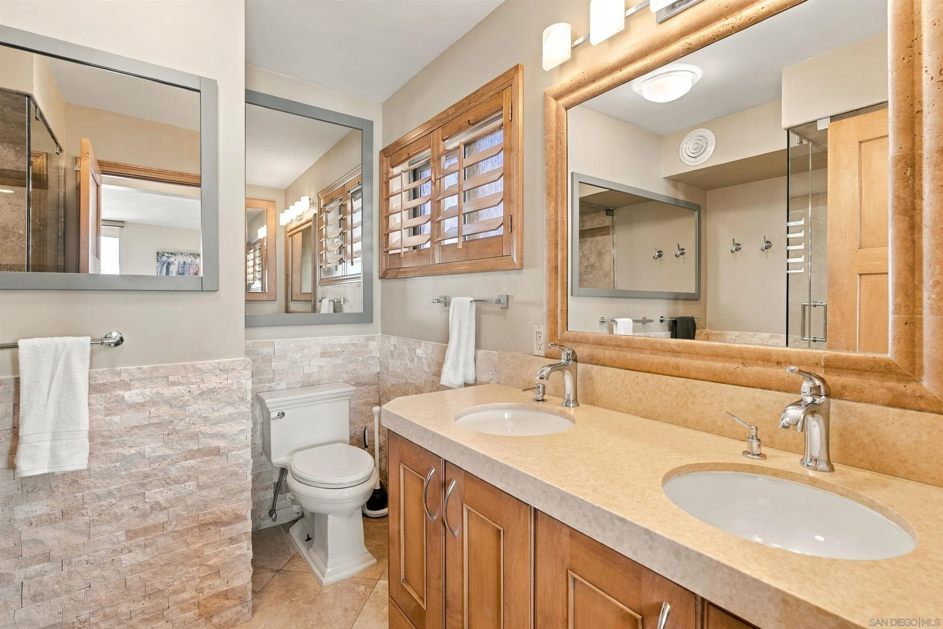 3958-60 Bayside Walk
