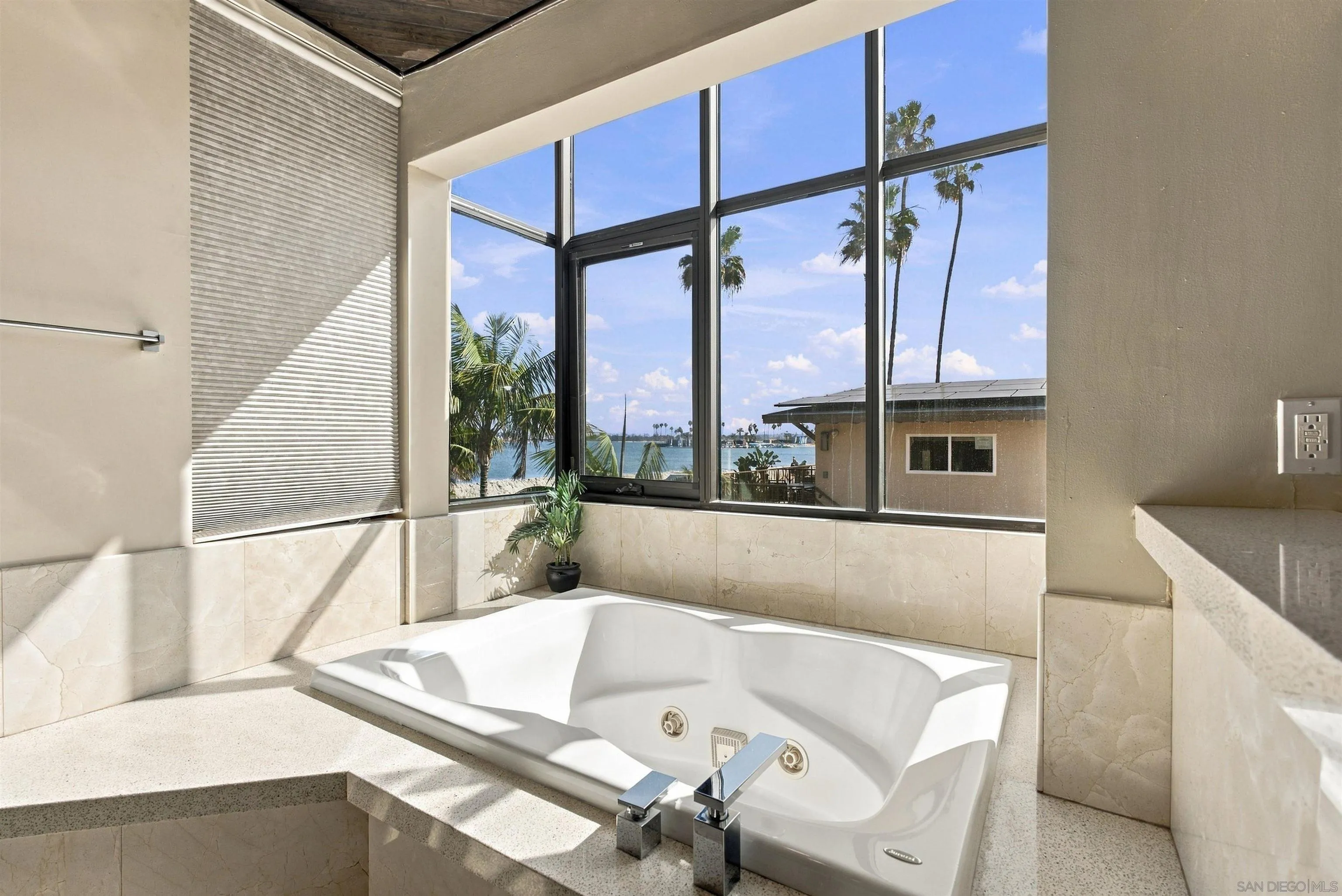 3958-60 Bayside Walk