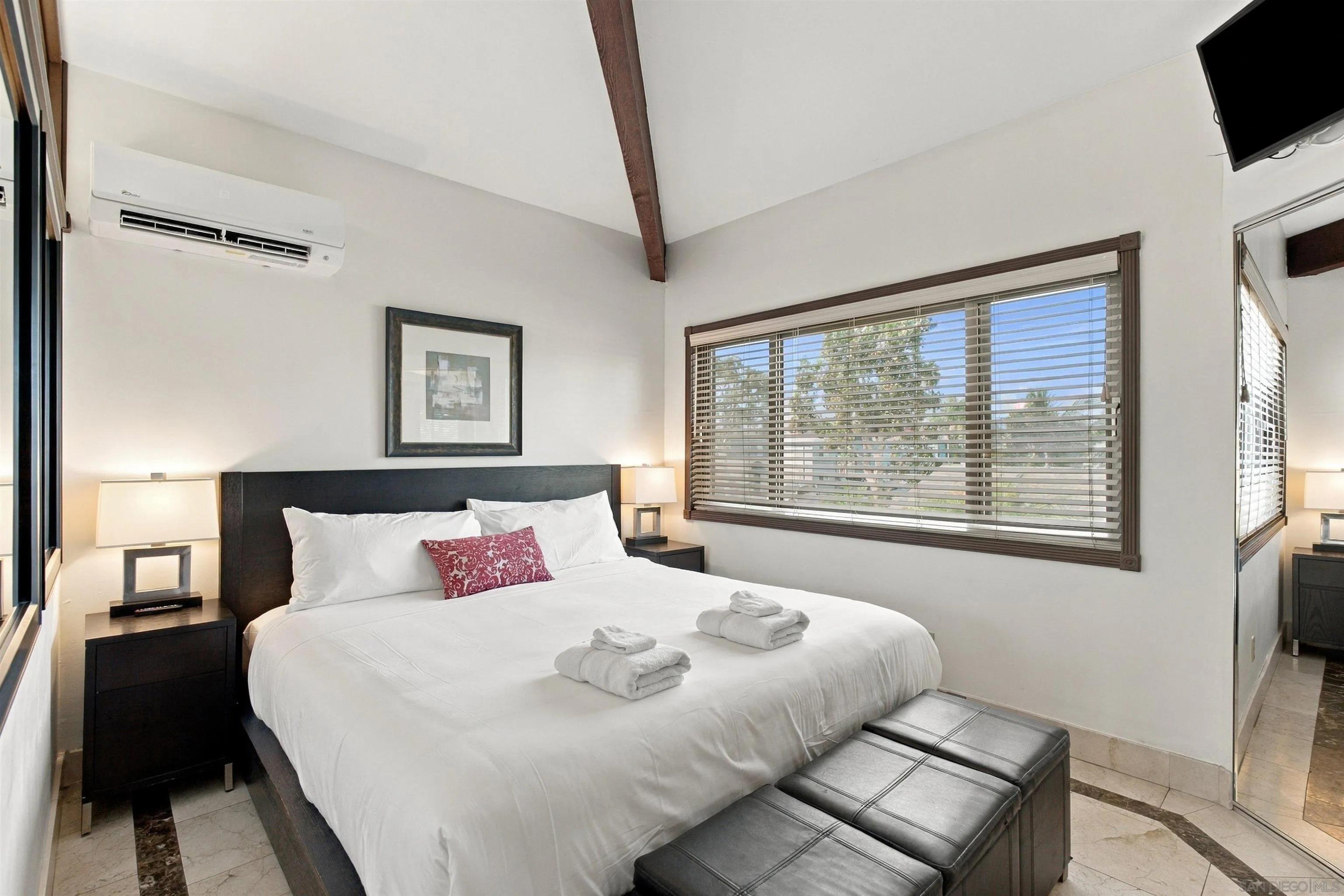 3958-60 Bayside Walk