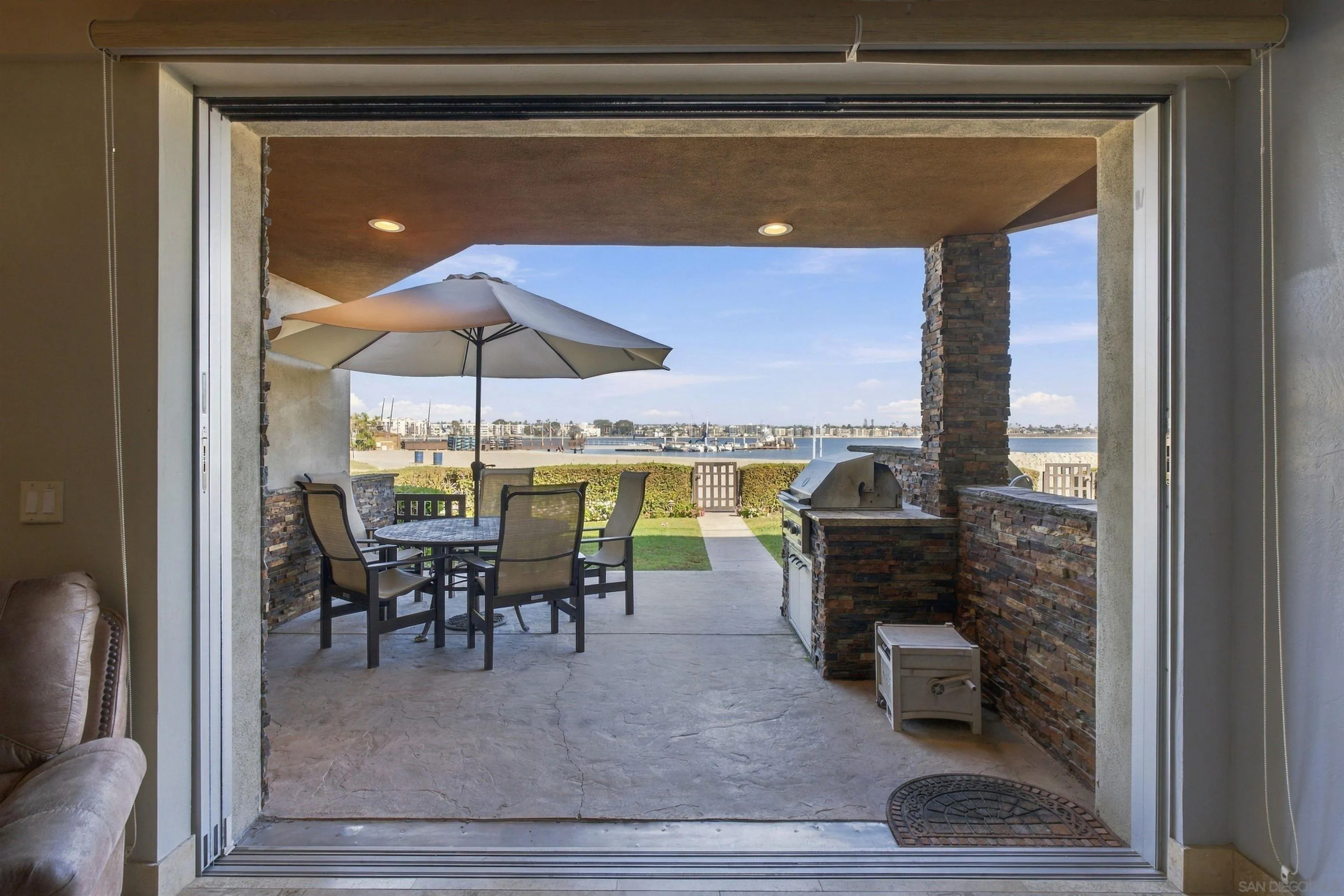 3958-60 Bayside Walk