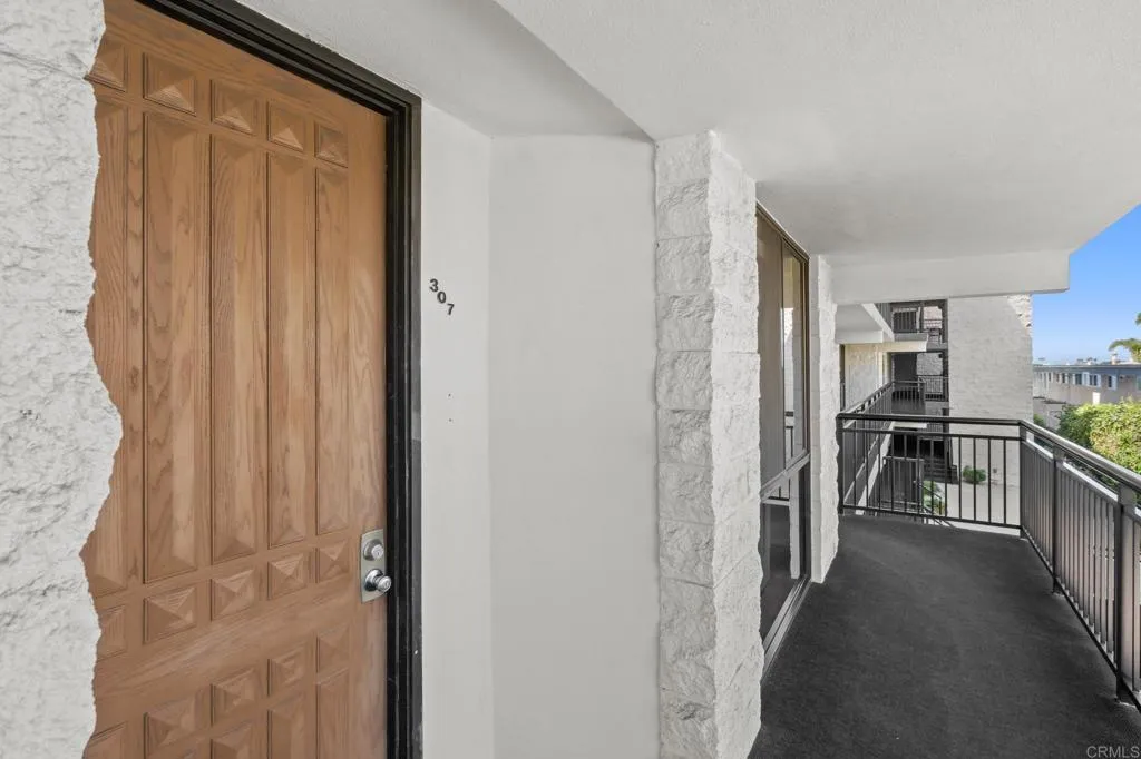 3916 Riviera Drive Unit 307