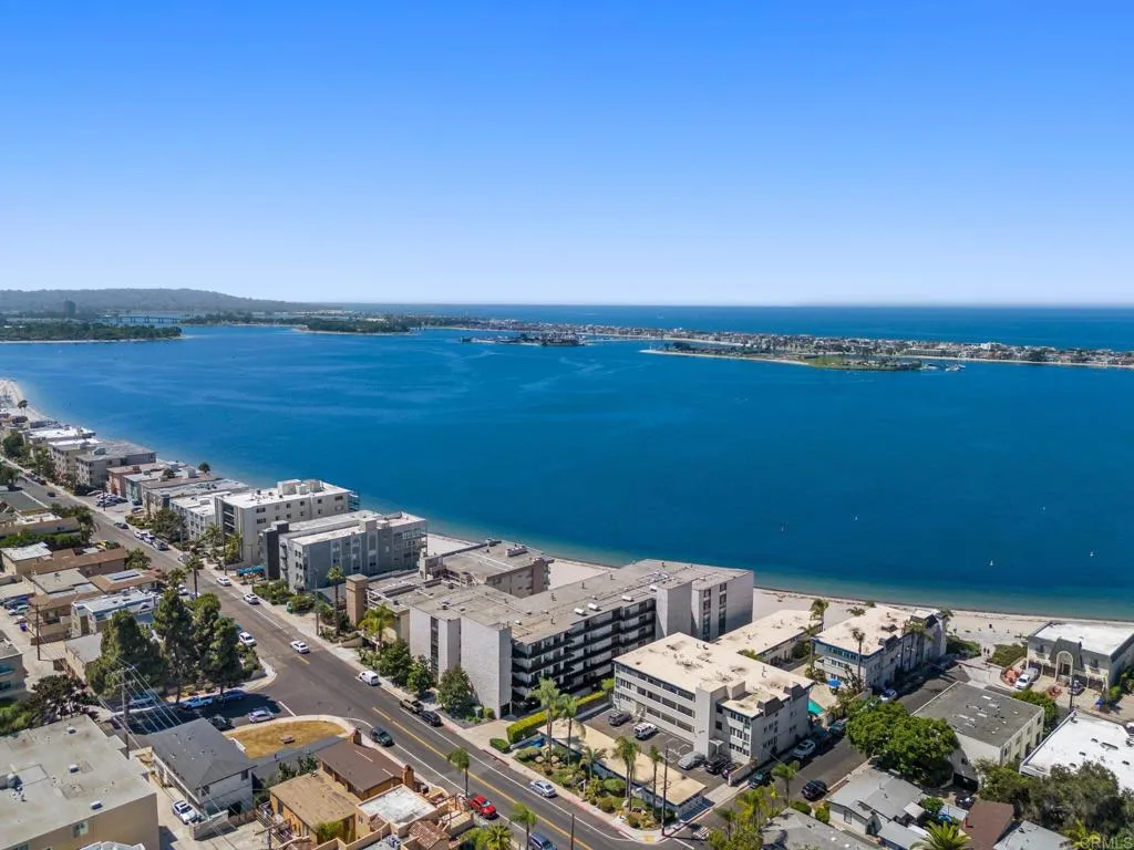 3916 Riviera Drive Unit 307