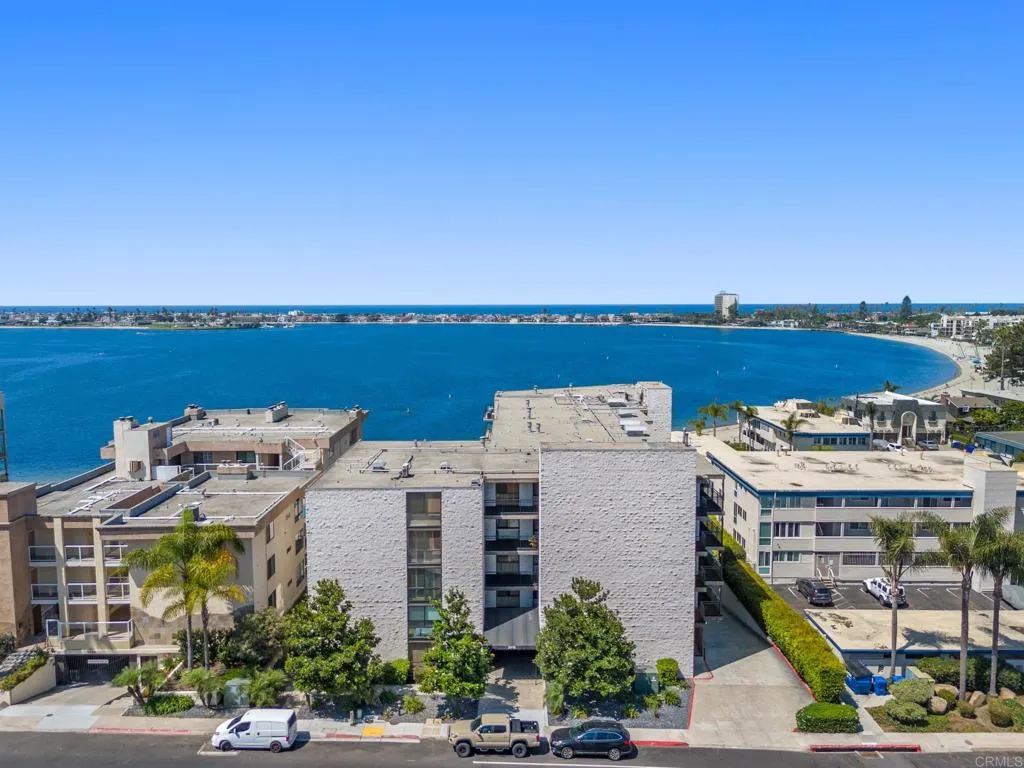 3916 Riviera Drive Unit 307