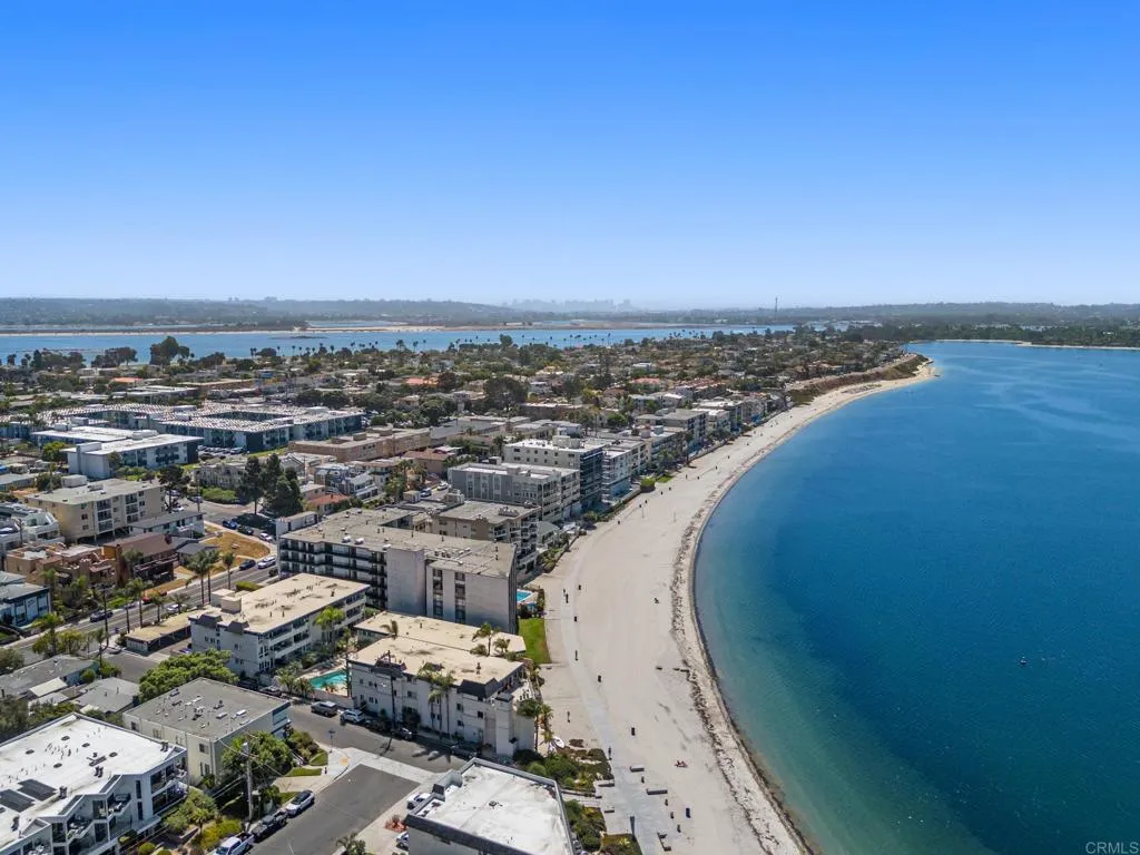 3916 Riviera Drive Unit 307