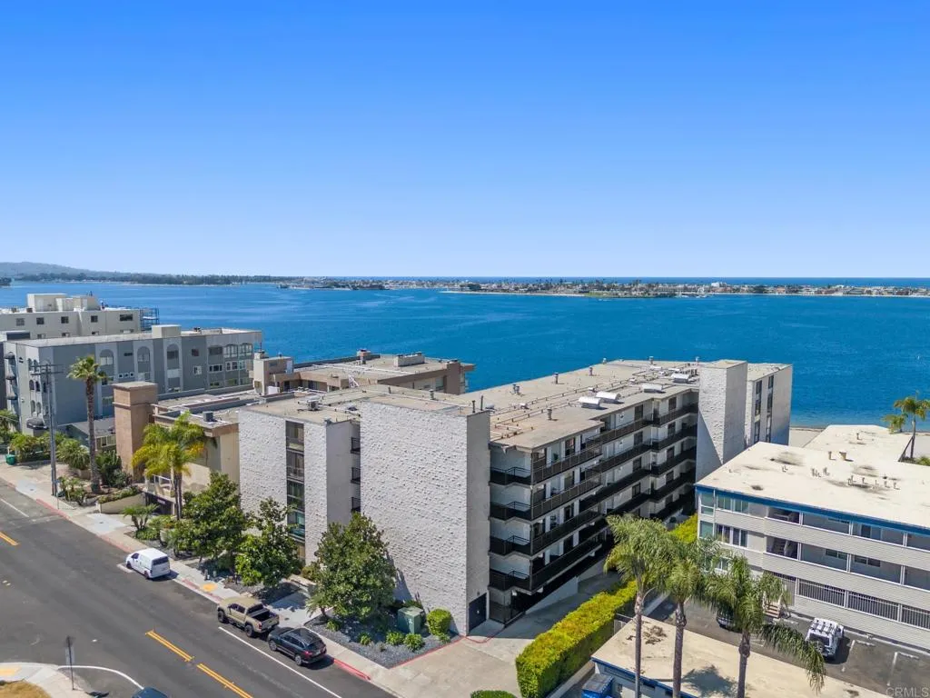 3916 Riviera Drive Unit 307