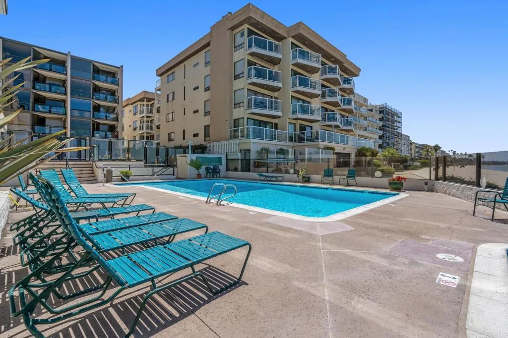 3916 Riviera Drive Unit 307