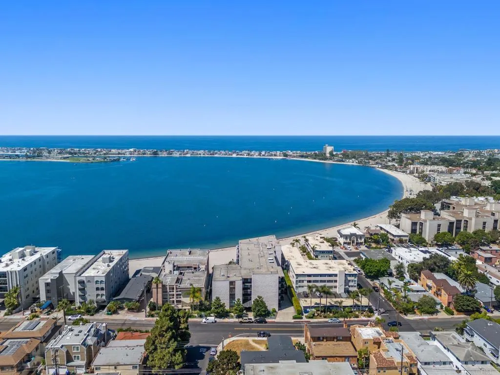 3916 Riviera Drive Unit 307