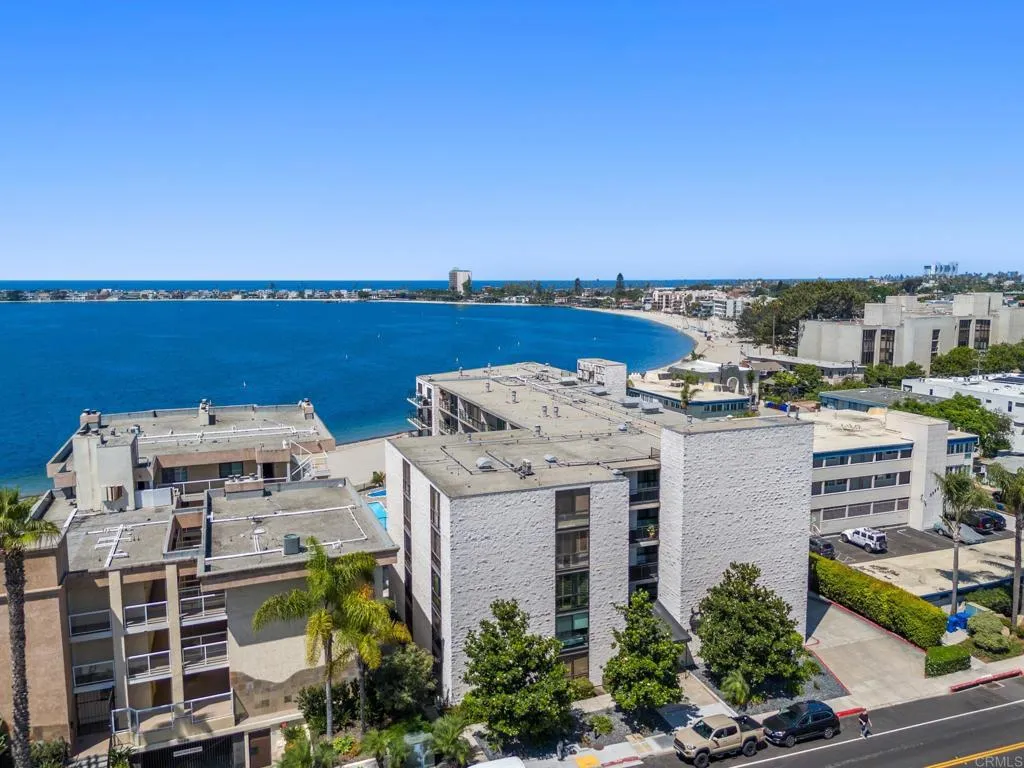 3916 Riviera Drive Unit 307