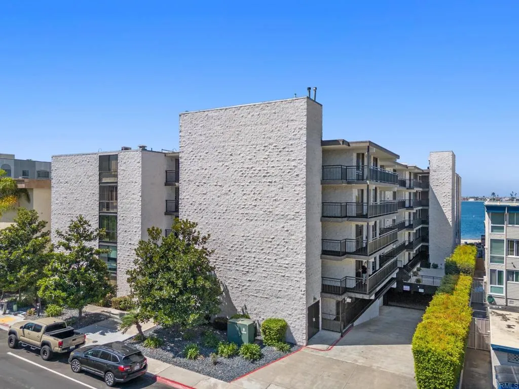 3916 Riviera Drive Unit 307