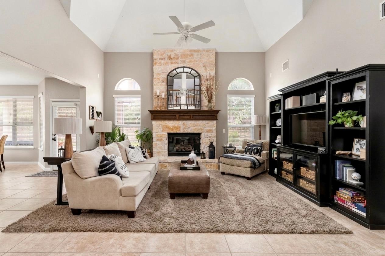 115 Desert Willow WAY